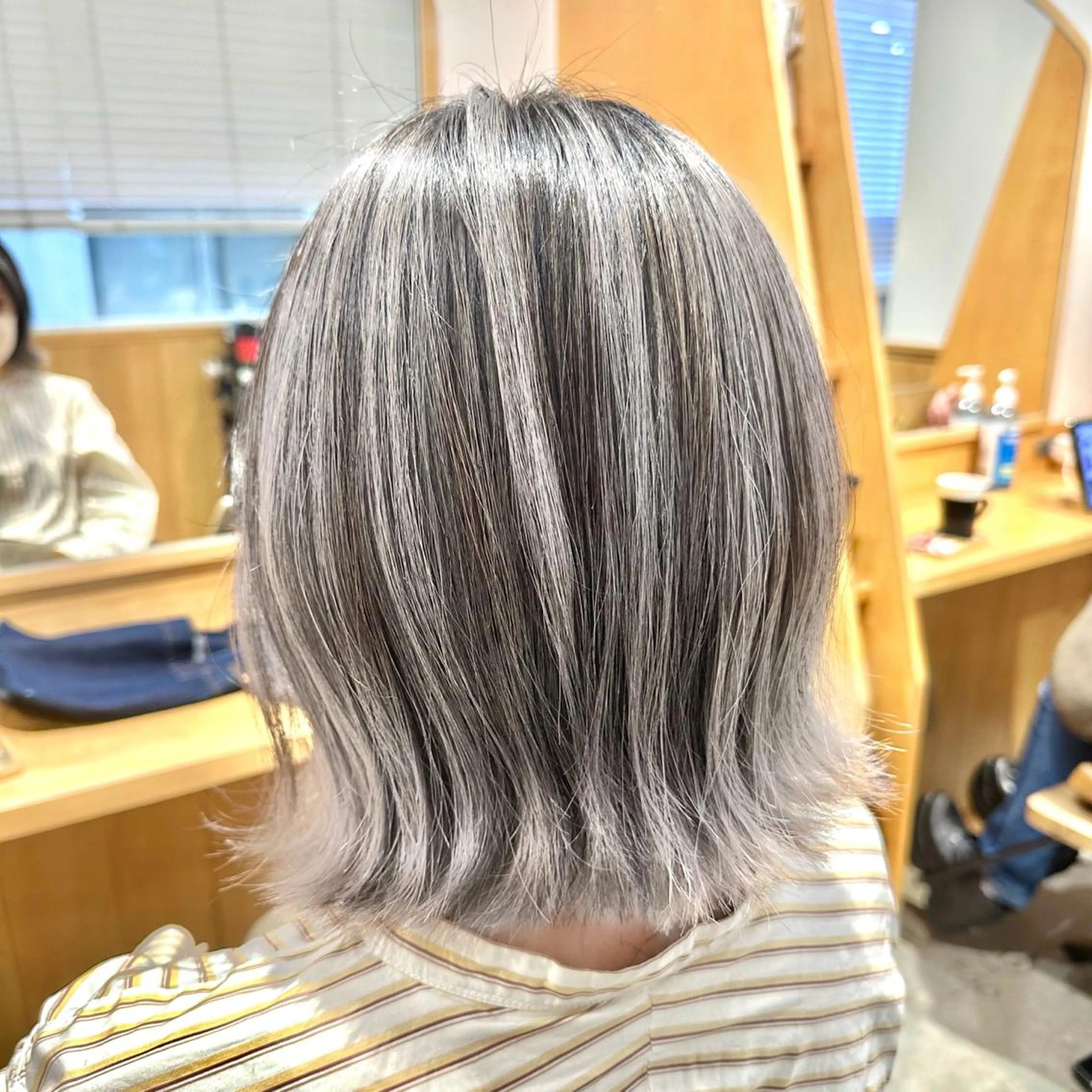 ミディアム ヘアカラー 🌈神バズり 100%色🌈のヘアスタイル