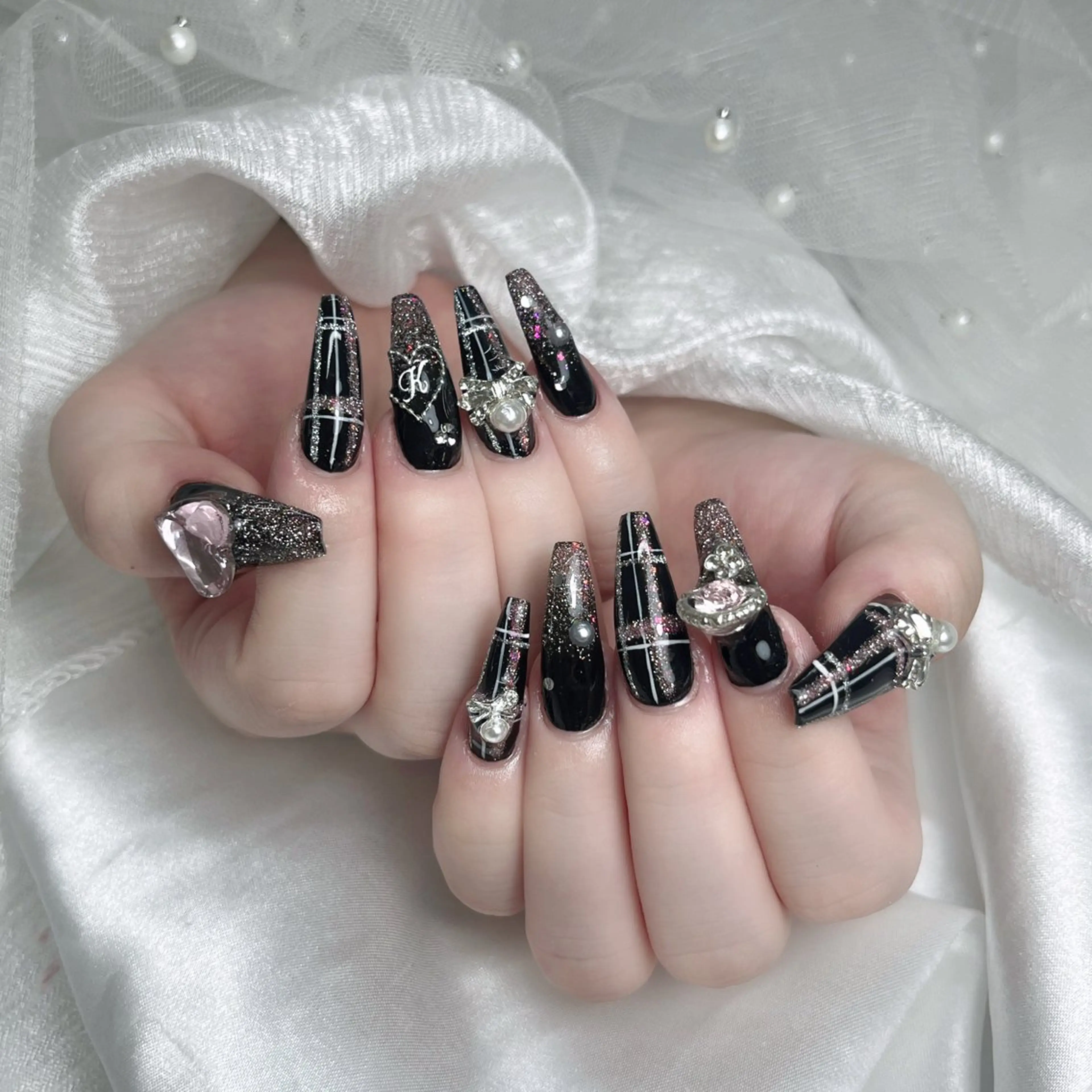 ネイル アートネイル ハロウィン キラキラネイル シンプルネイル ハンドネイル ハンドケア Panda chan Novaのネイルデザイン