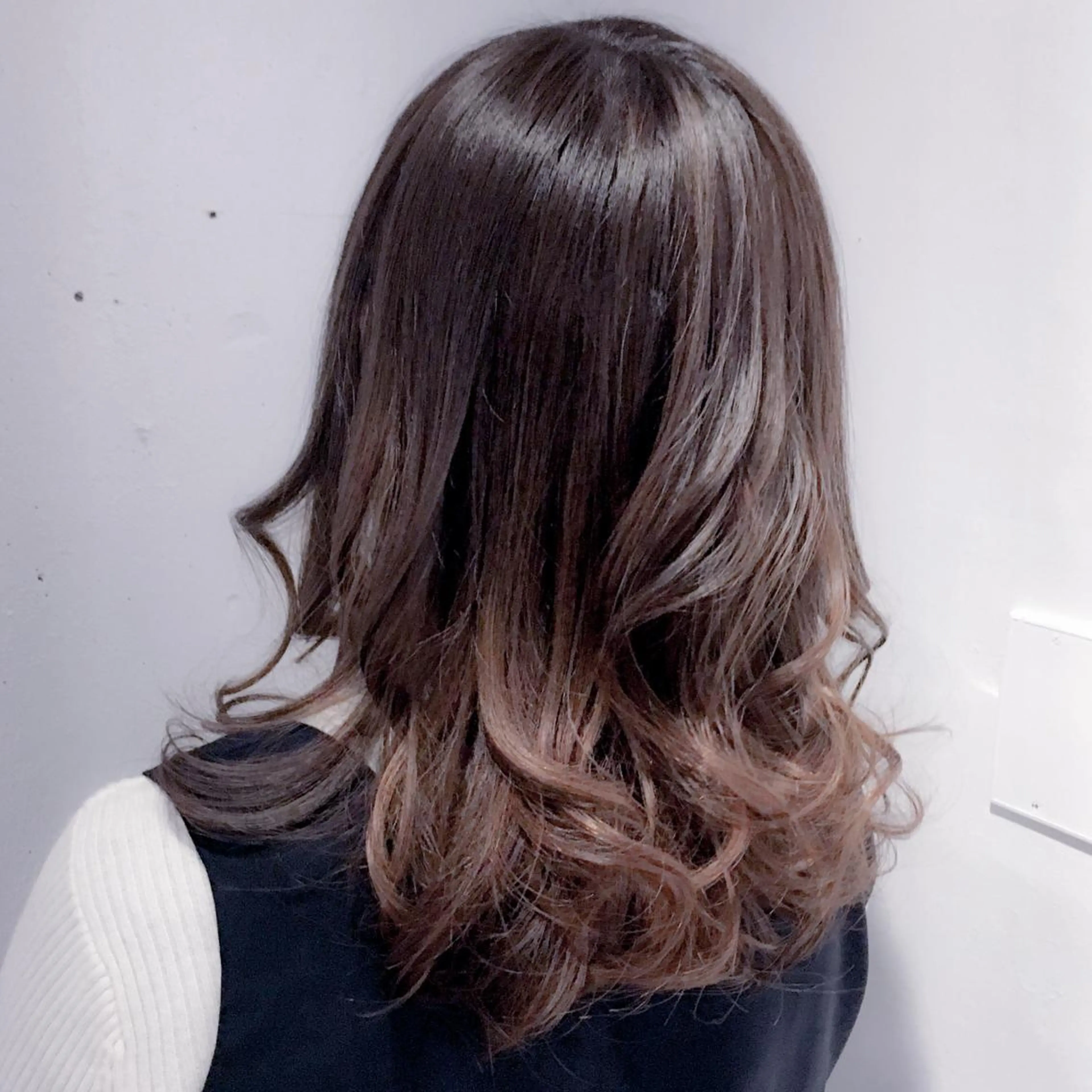 セミロング カラー パーマ アッシュ ヘアカラー トリートメント トミタ アツシのヘアスタイル
