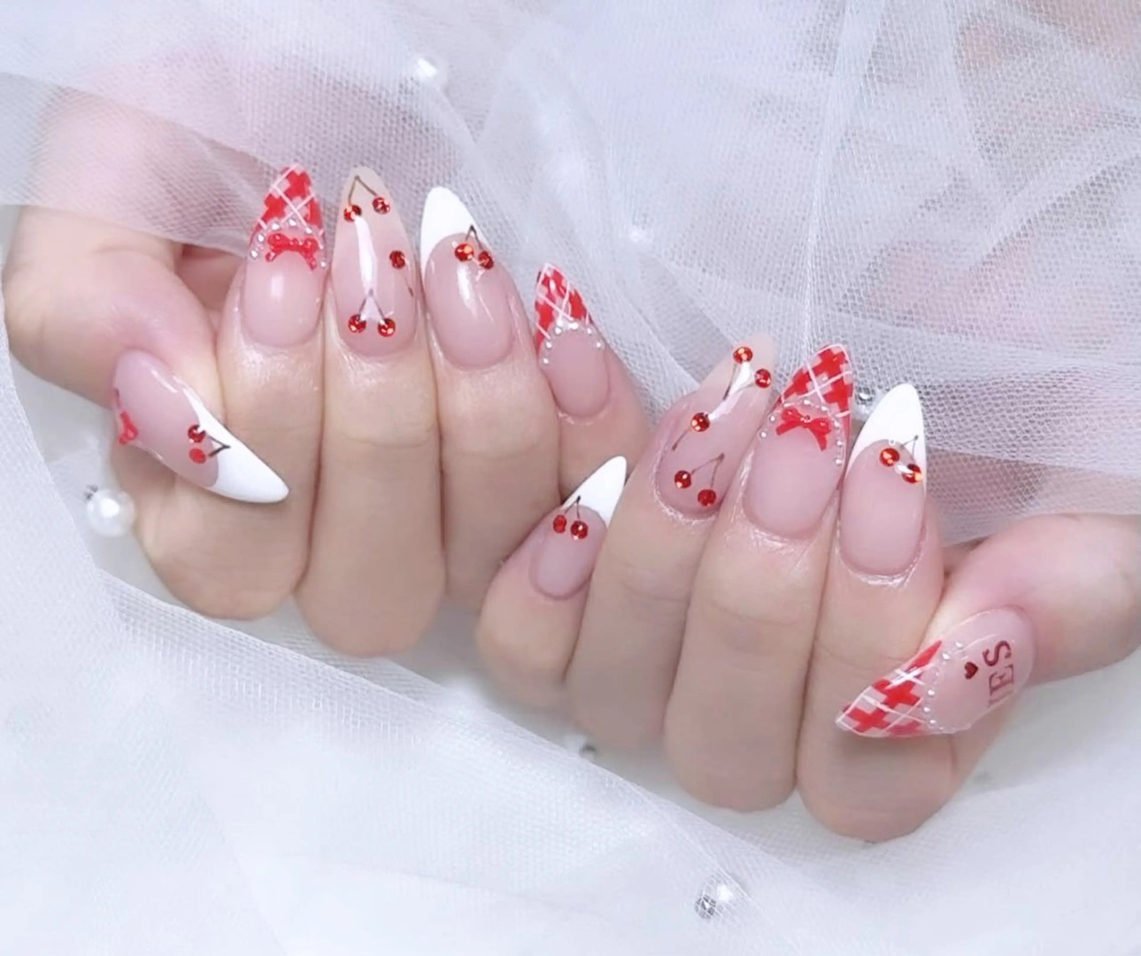 ネイル オーロラネイル フットネイル フレンチネイル ジェルネイル ガーリー ハンドネイル Mimo beau ty   salonのネイルデザイン