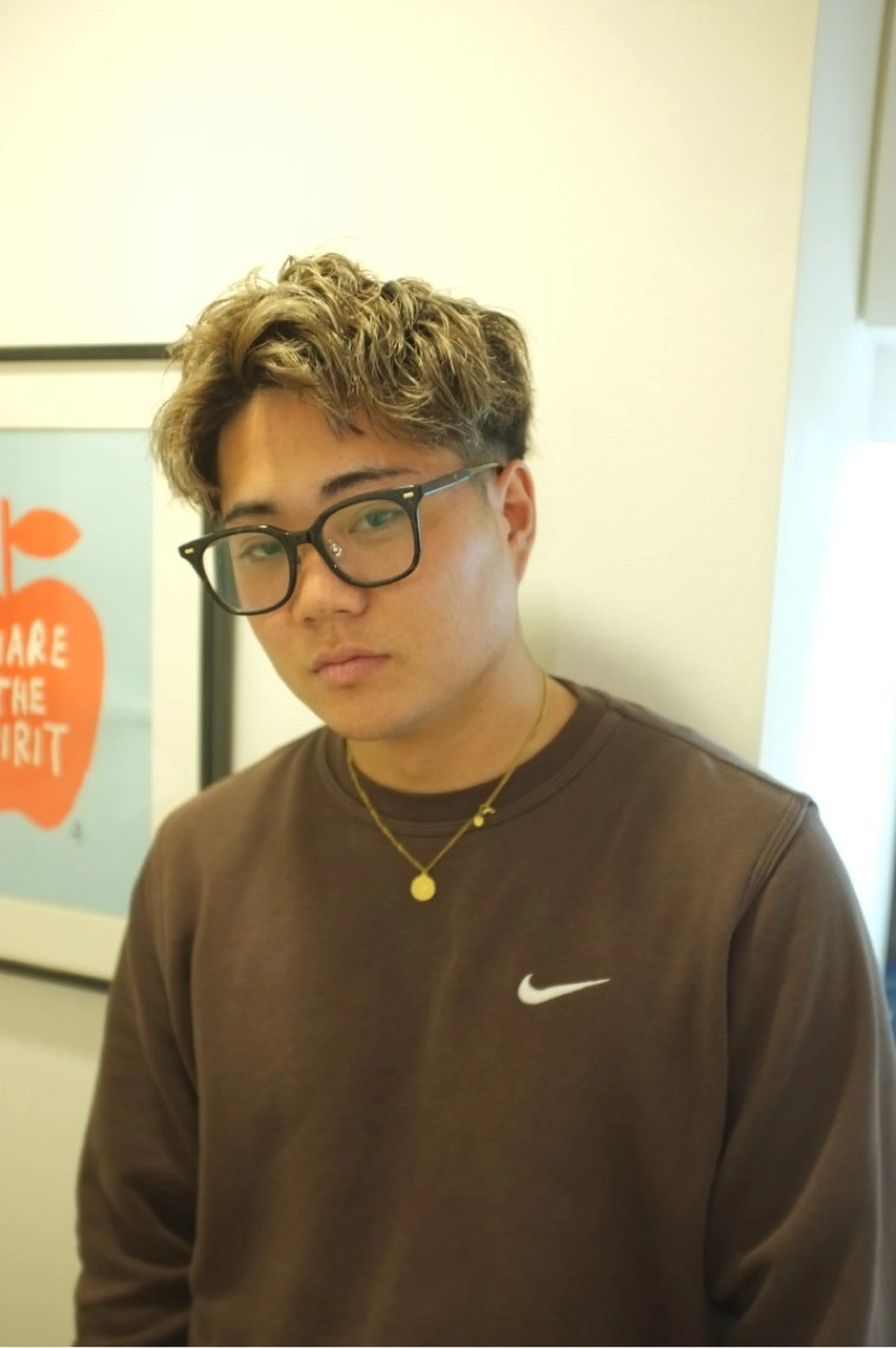 ショート カラー パーマ メンズ メンズブリーチ メンズハイライト メンズパーマ ブリーチ ハイライトカラー 峰尾 陽斗のヘアスタイル