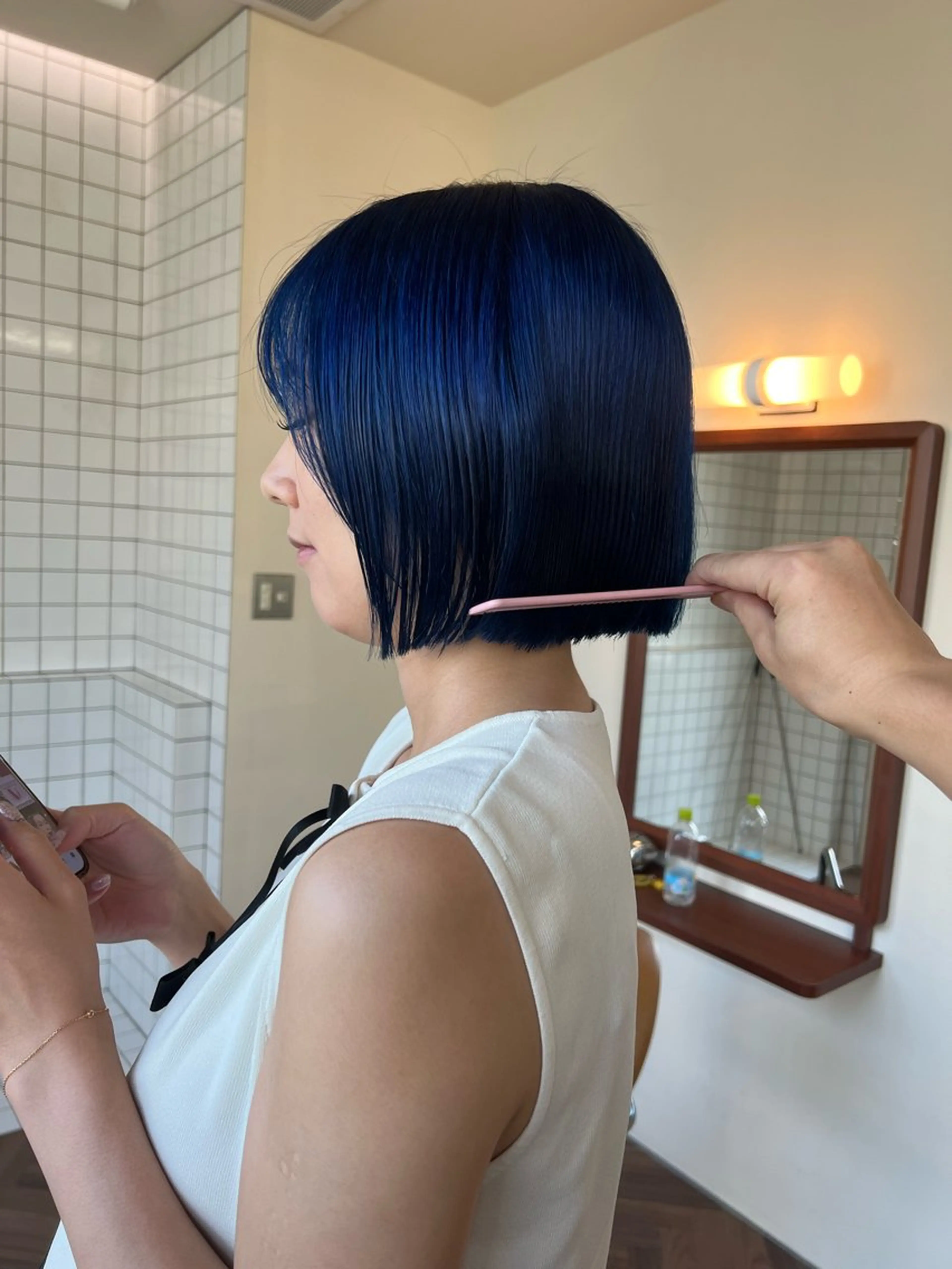 ミディアム アッシュ アッシュブラウン ボブ 髪質改善 レイヤーカット ヘアカラー トリートメント ヘアセット ニュアンスレイヤー ハイトーンカラーのヘアスタイル