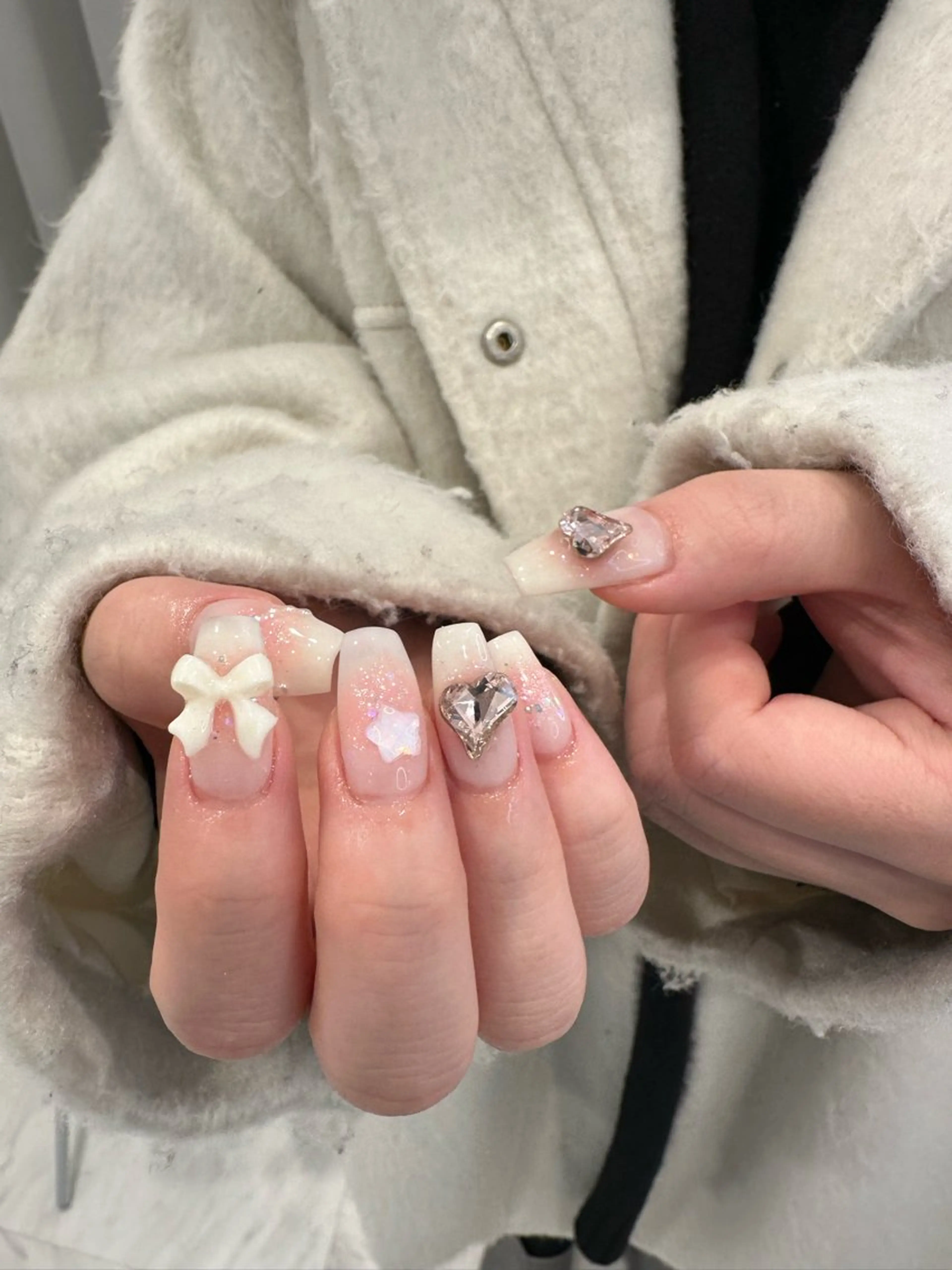 ネイル チークネイル ハート リボン nachi 🎀のネイルデザイン
