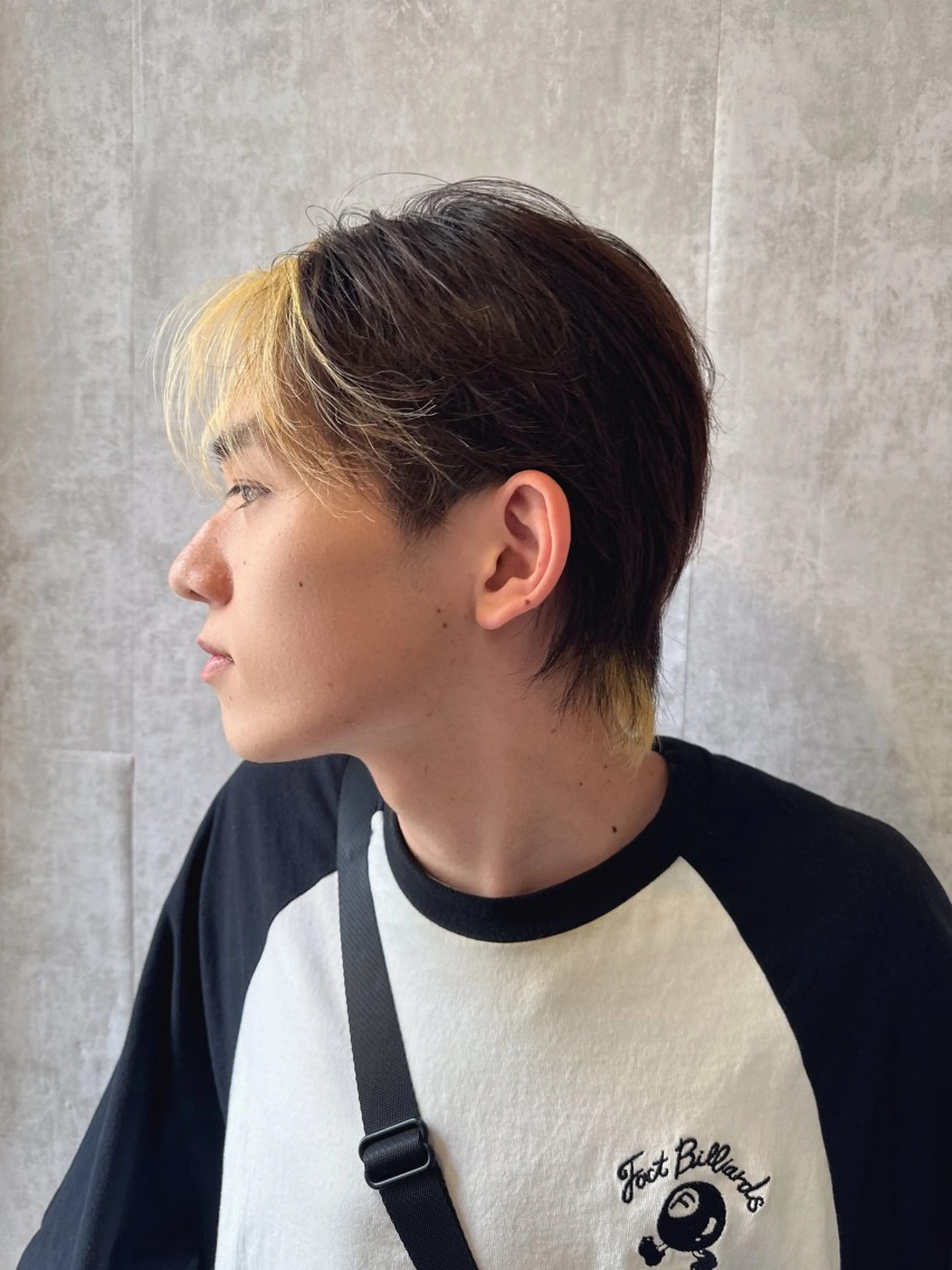 カラー メンズ カット ラウンドマッシュシャ ドウニュアンスパーマのヘアスタイル