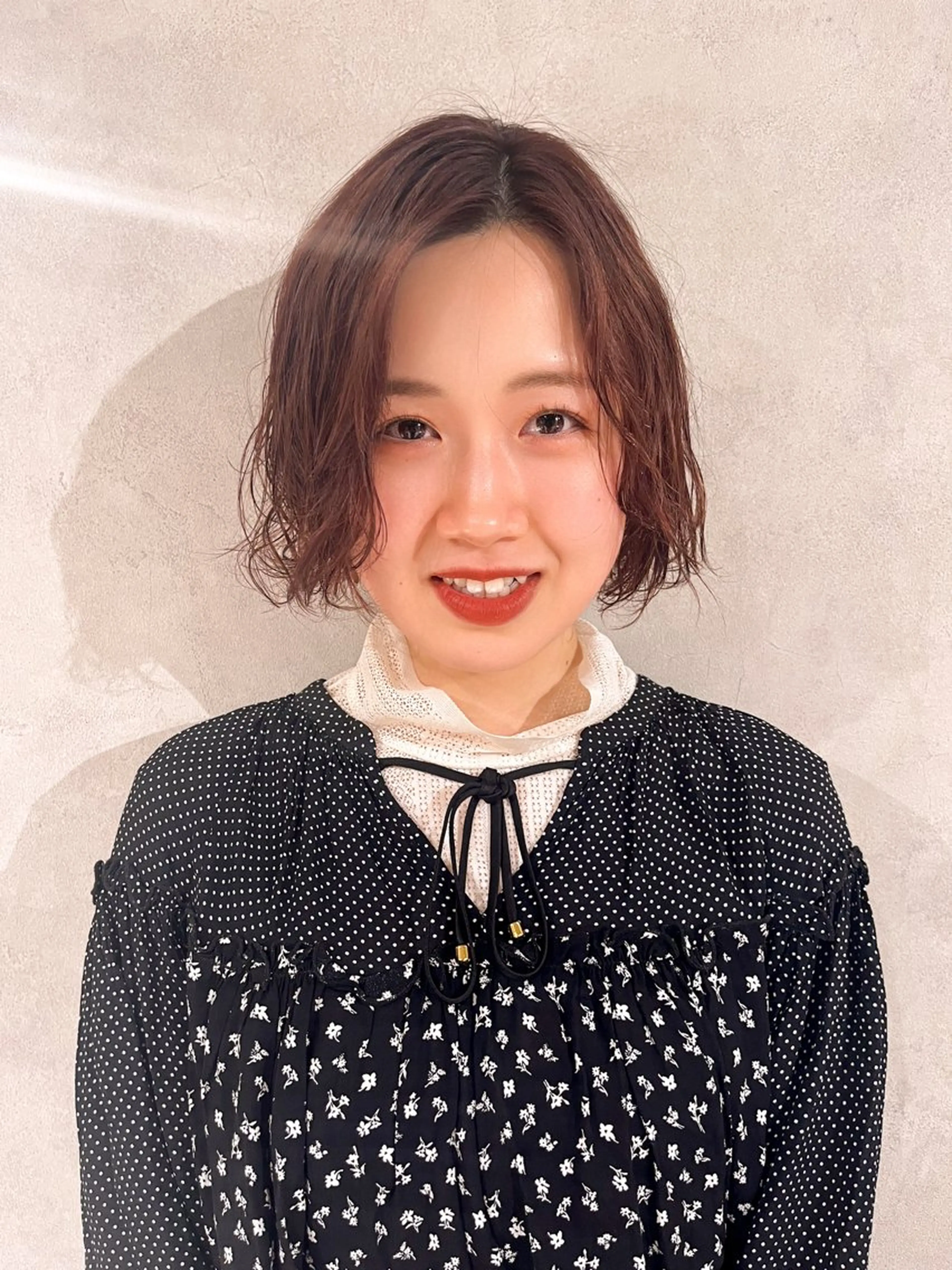 ショート メンズセンターパート /フェザーパーマのヘアスタイル