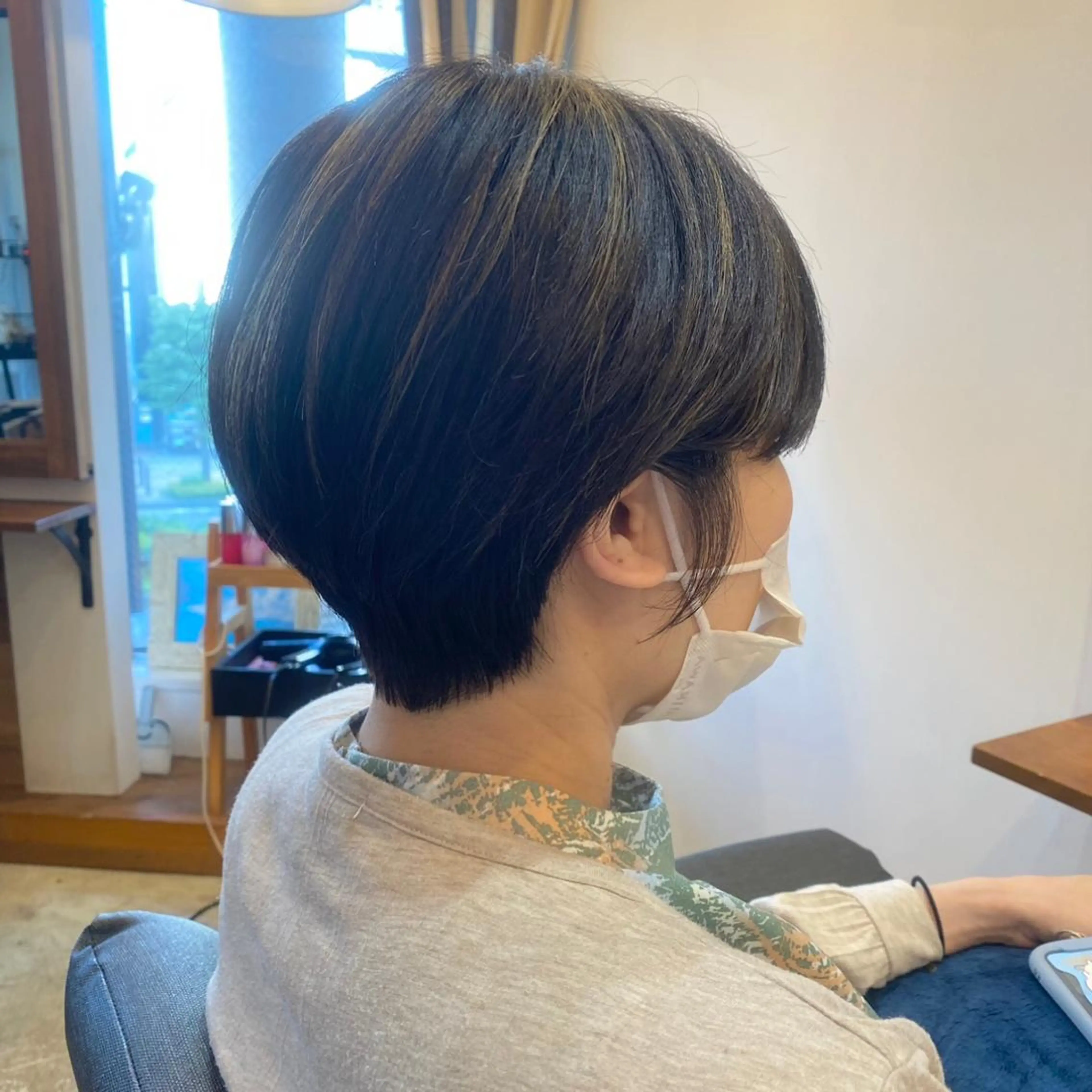 ショート カット ヘアカラー 丸岡 美穂のヘアスタイル