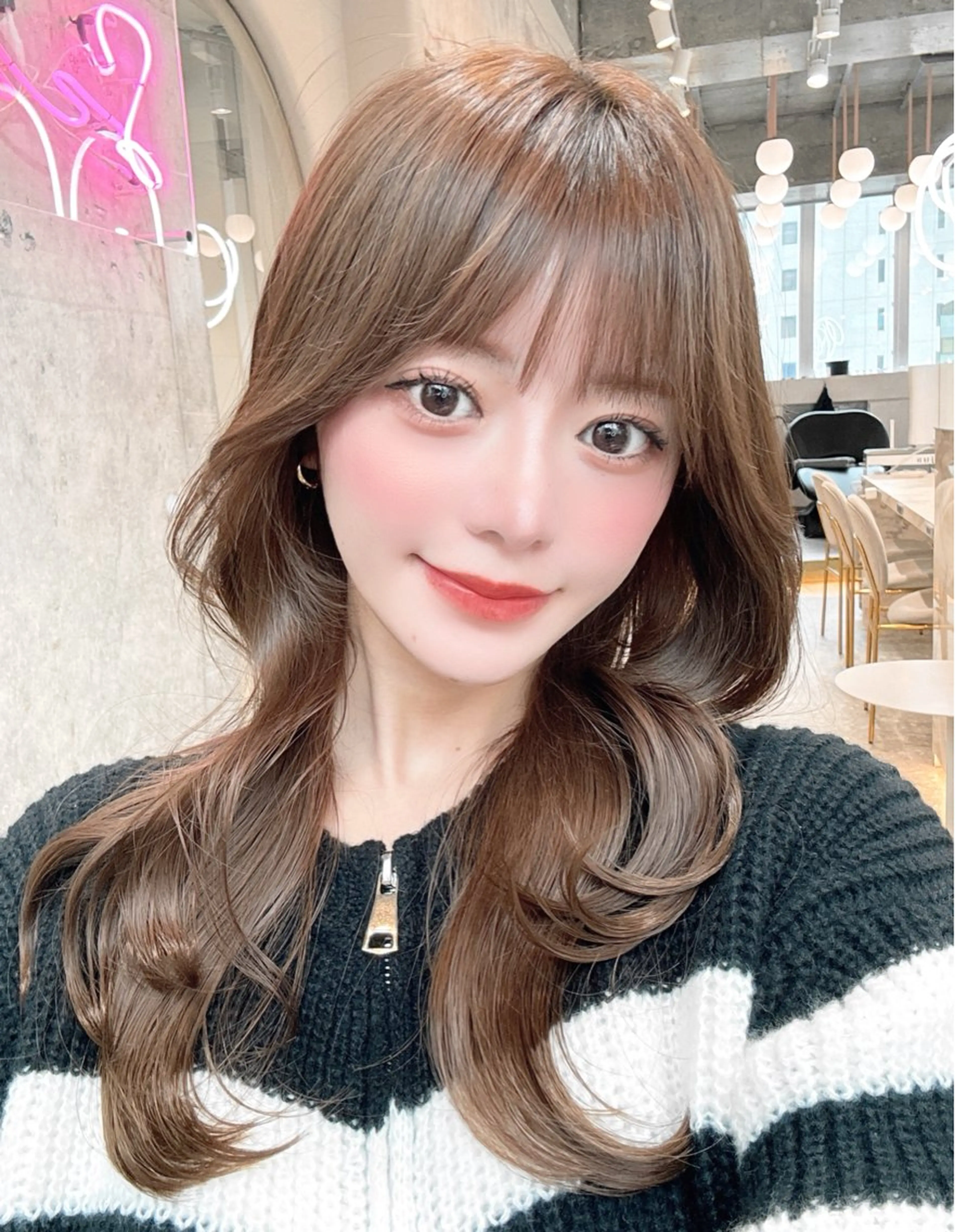 セミロング カラー ケアカラー 透明感カラー オレンジ レイヤーカット カット ヘアカラー トリートメント ヘアセット 韓国レイヤー/透明感 カラー/髪質改善角所のヘアスタイル