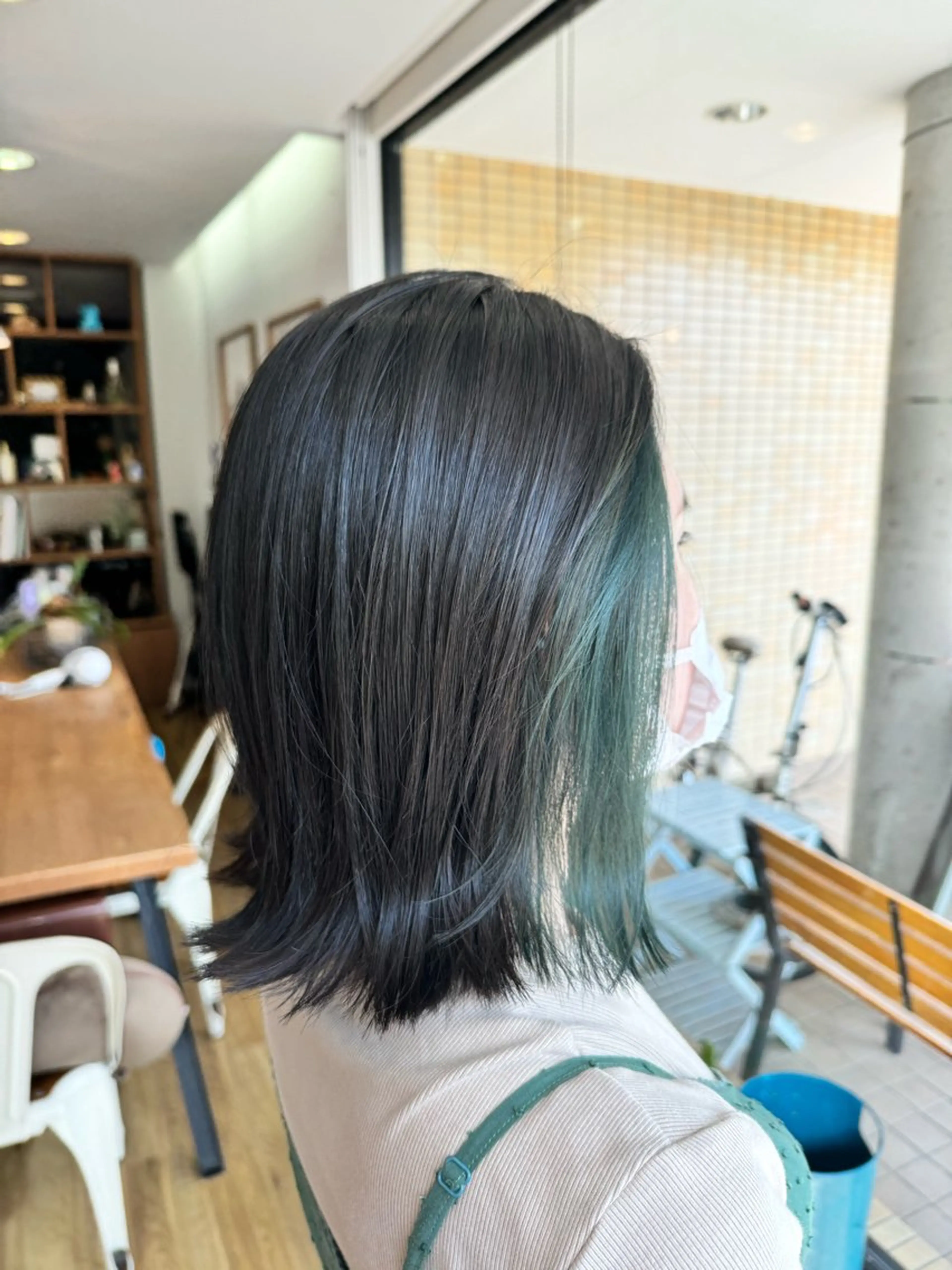 ミディアム カラー グレージュ オリーブグレージュ オリーブグレー ヘアカラー ツキダテ ユイのヘアスタイル