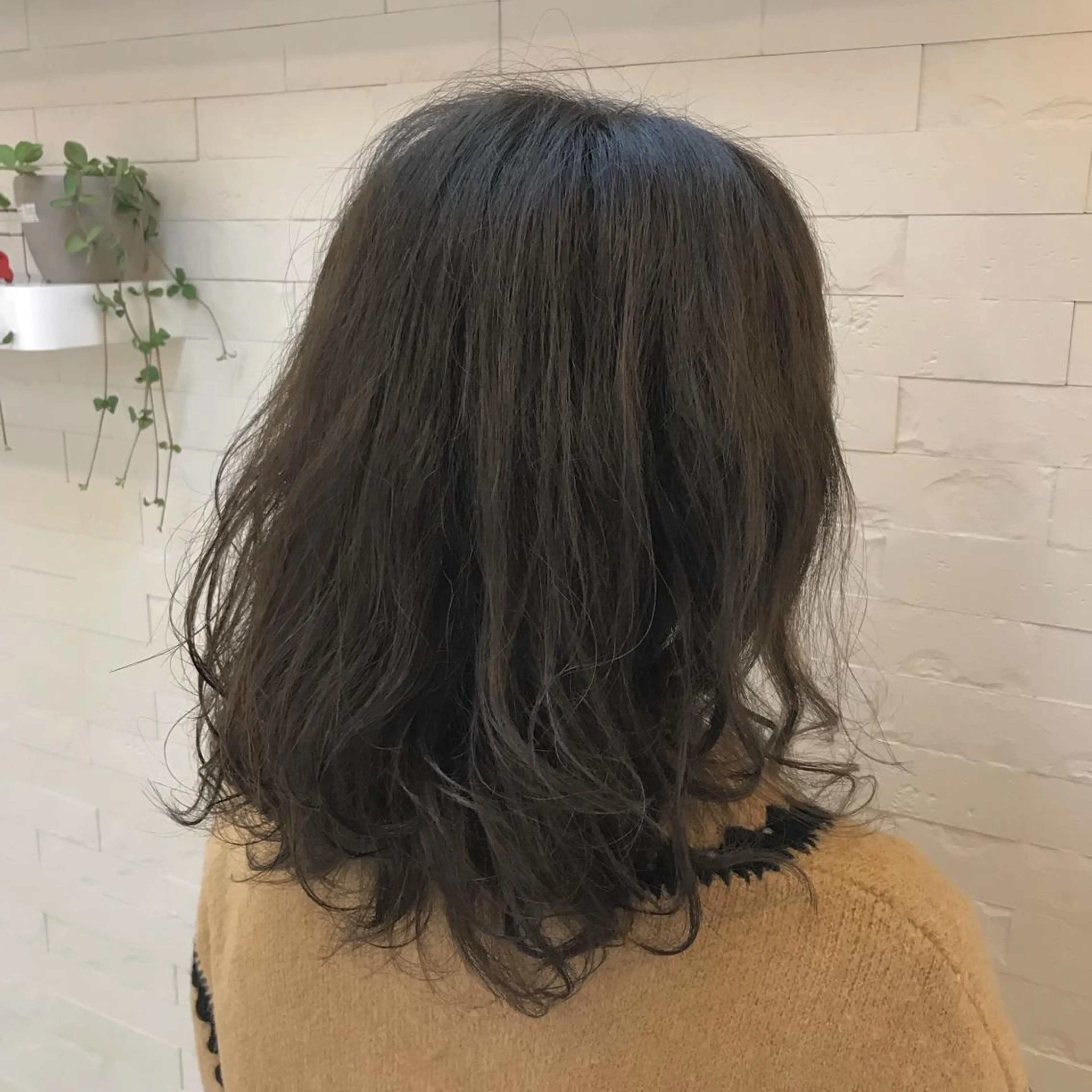 ミディアム カラー パーマ ハイライト✖️ 暗髪🤎Nahoのヘアスタイル