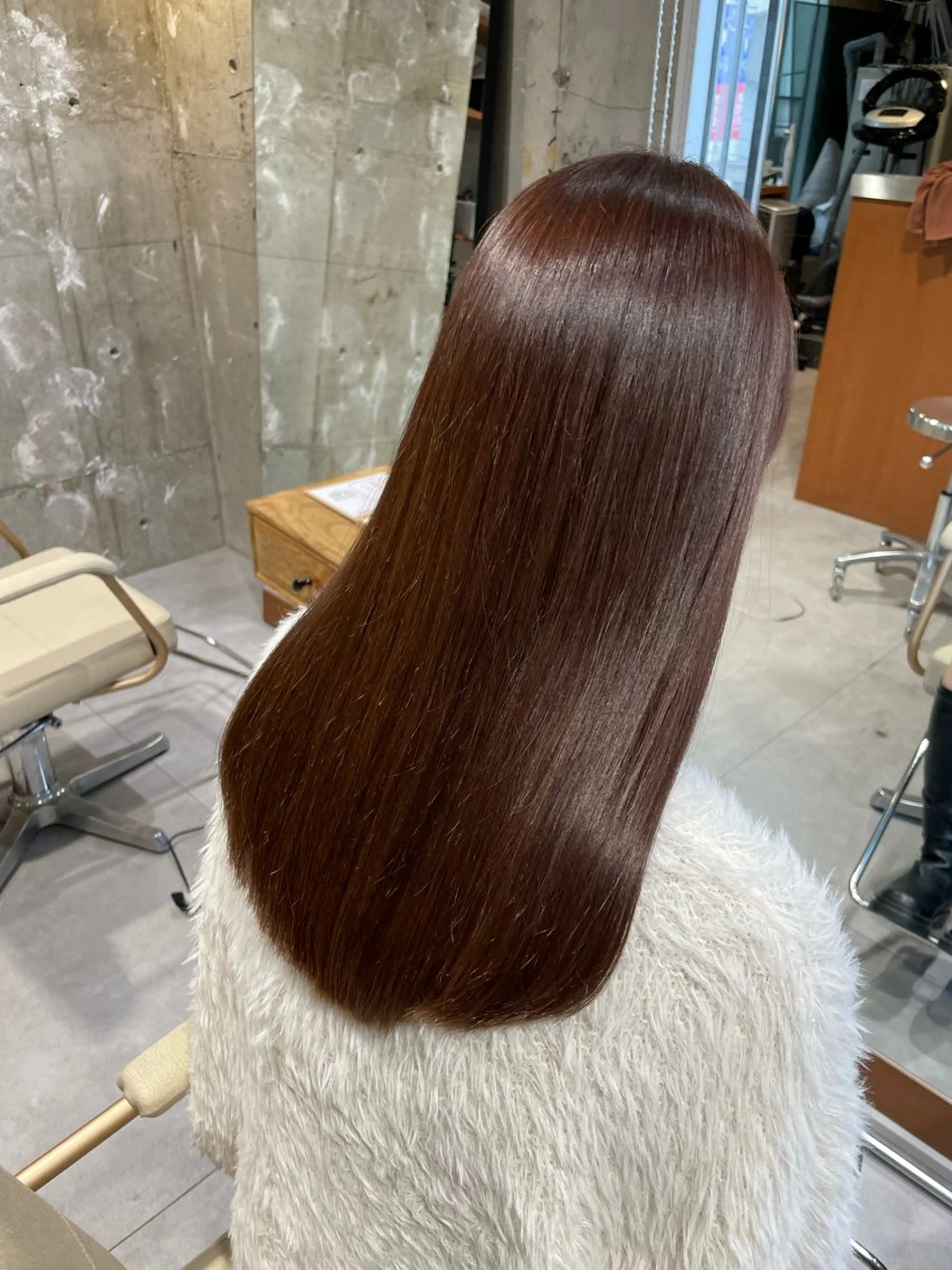 ロング esse大阪茶屋町店所属・レイヤーカット 新井田陽寿のヘアスタイル