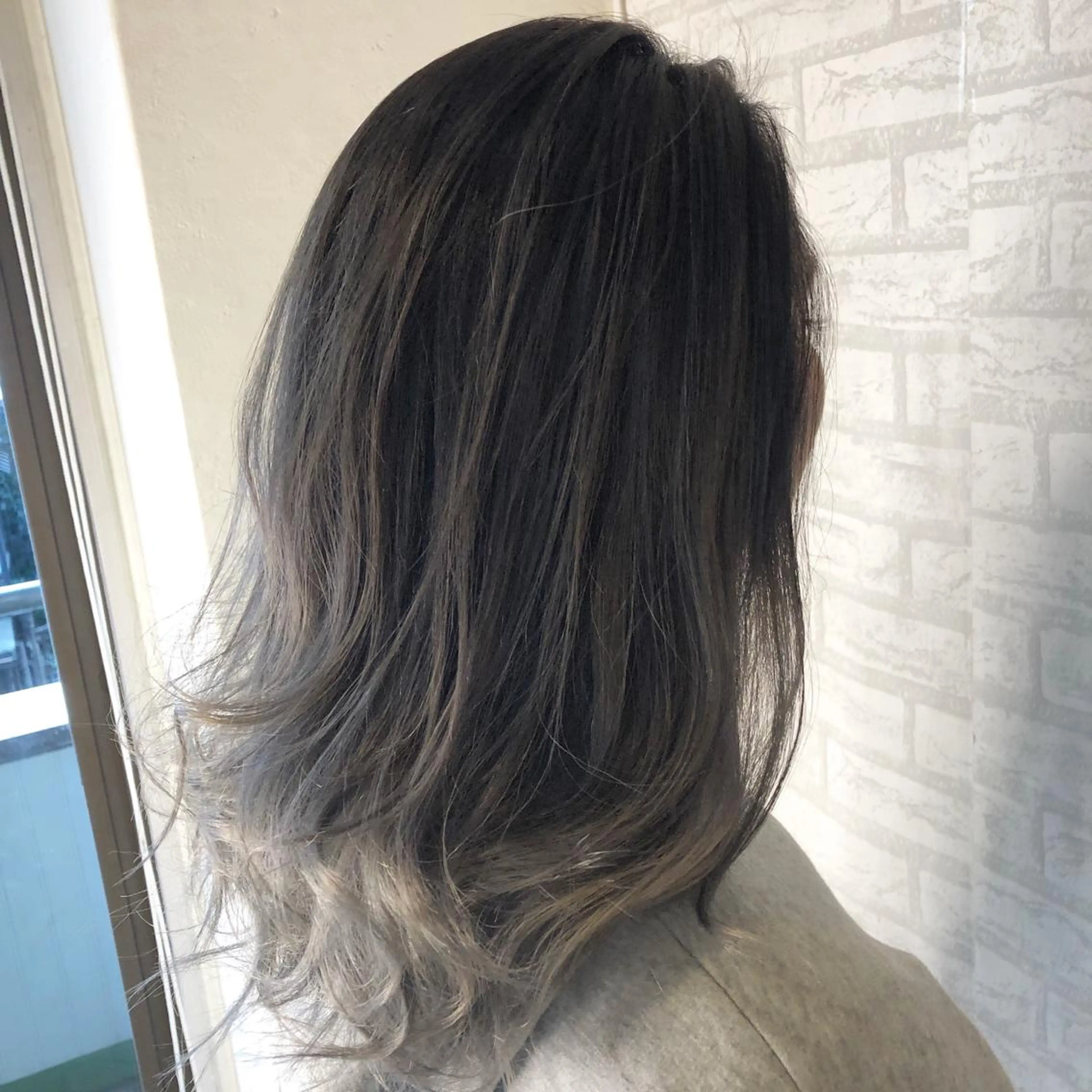 ミディアム カラー シルバー ヘアカラー JIL BLAN 京都のヘアスタイル