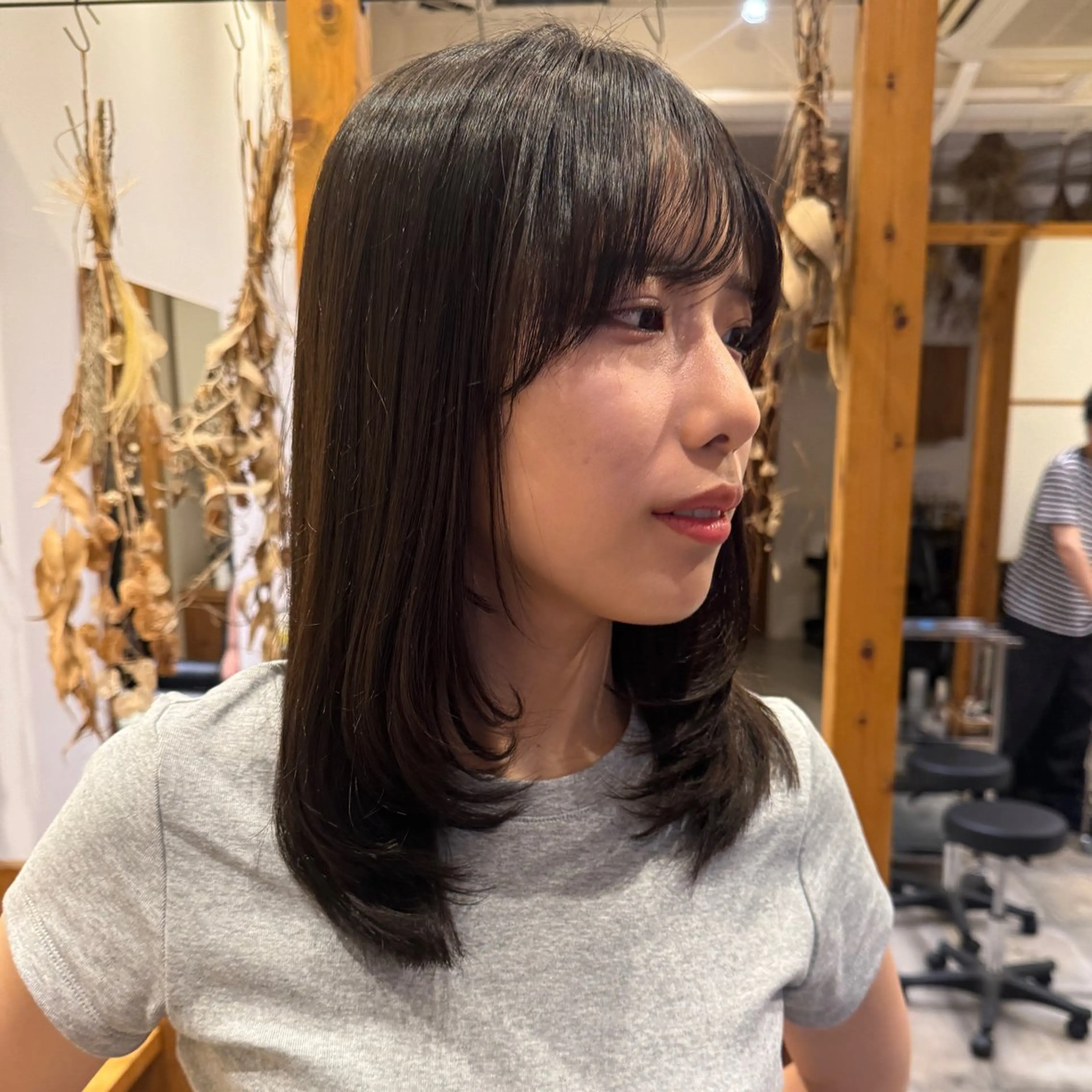 セミロング カラー カット ヘアカラー ‎🤍江坂 ハヤシアヤナ‎🤍のヘアスタイル