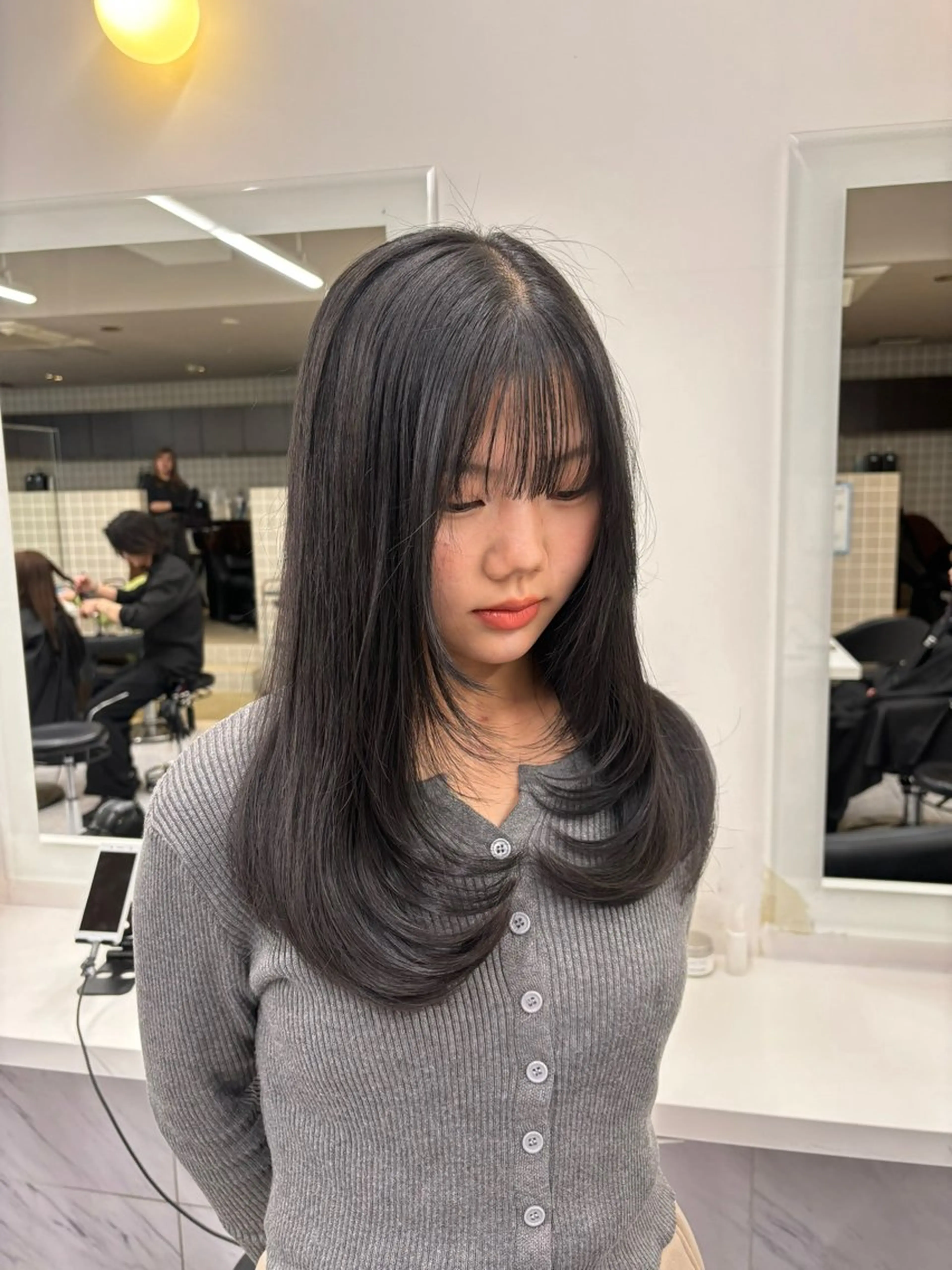セミロング カラー カット トリートメント ヘッドスパ ヘアセット 韓国レイヤー ハッシュカットのヘアスタイル