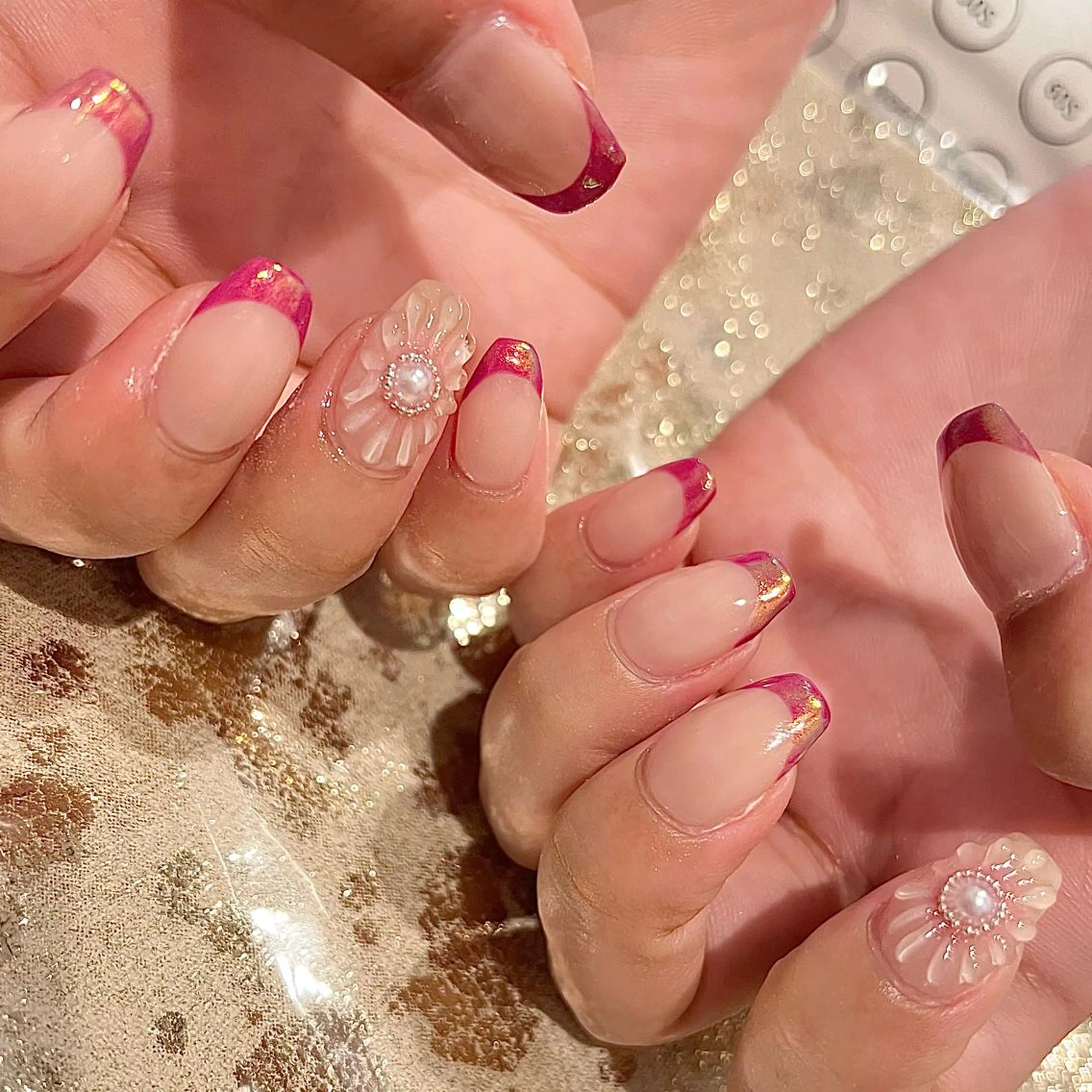 ミディアム ネイル オーロラネイル フラワーネイル フレンチネイル ぷっくりネイル ハンドネイル H🌺 NAILのネイルデザイン