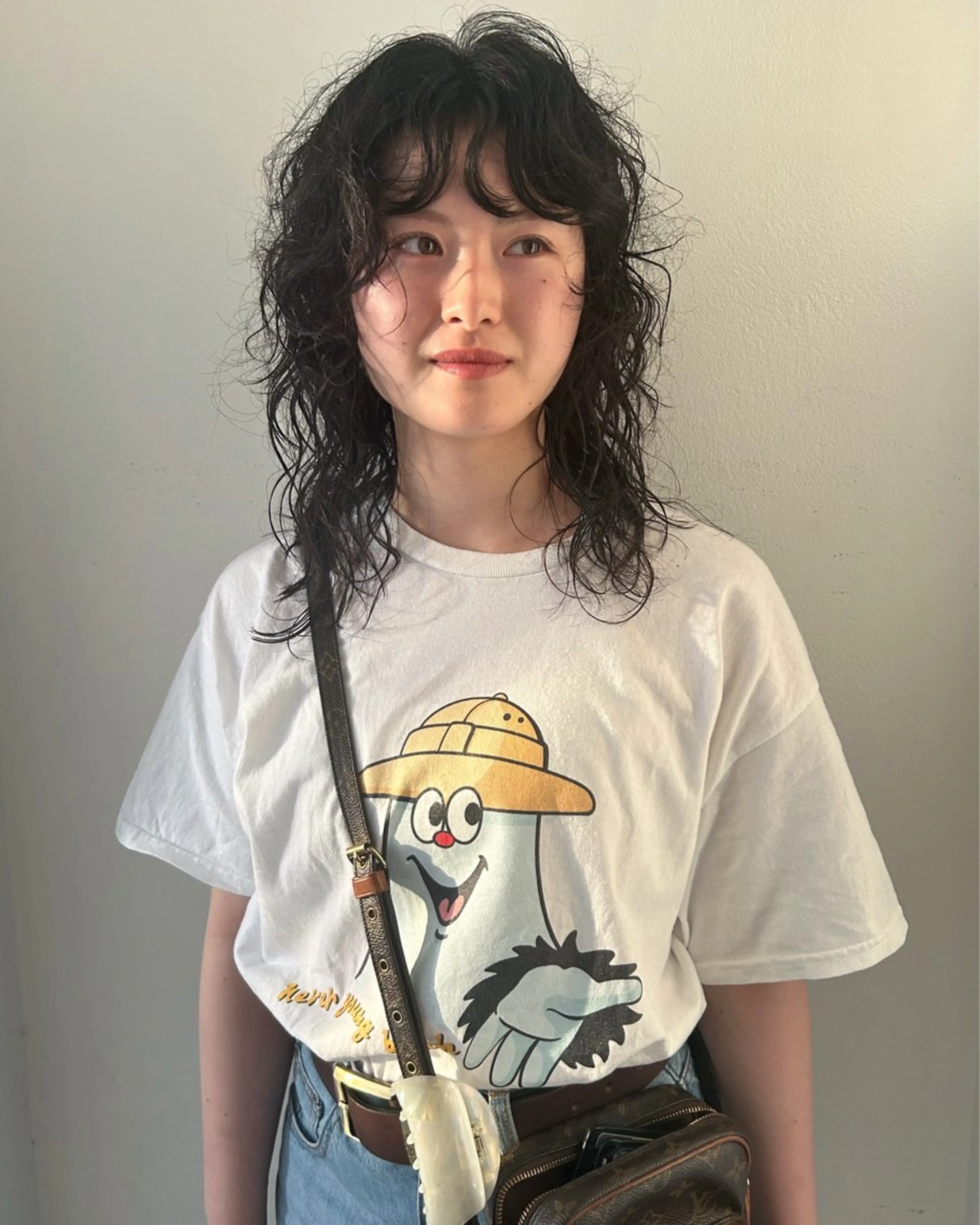 セミロング カラー パーマ セミロングパーマ くせ毛 レイヤーカット カット ヘアカラー パーマ Loom.所属・村上雅人 ナチュラルモードのヘアスタイル
