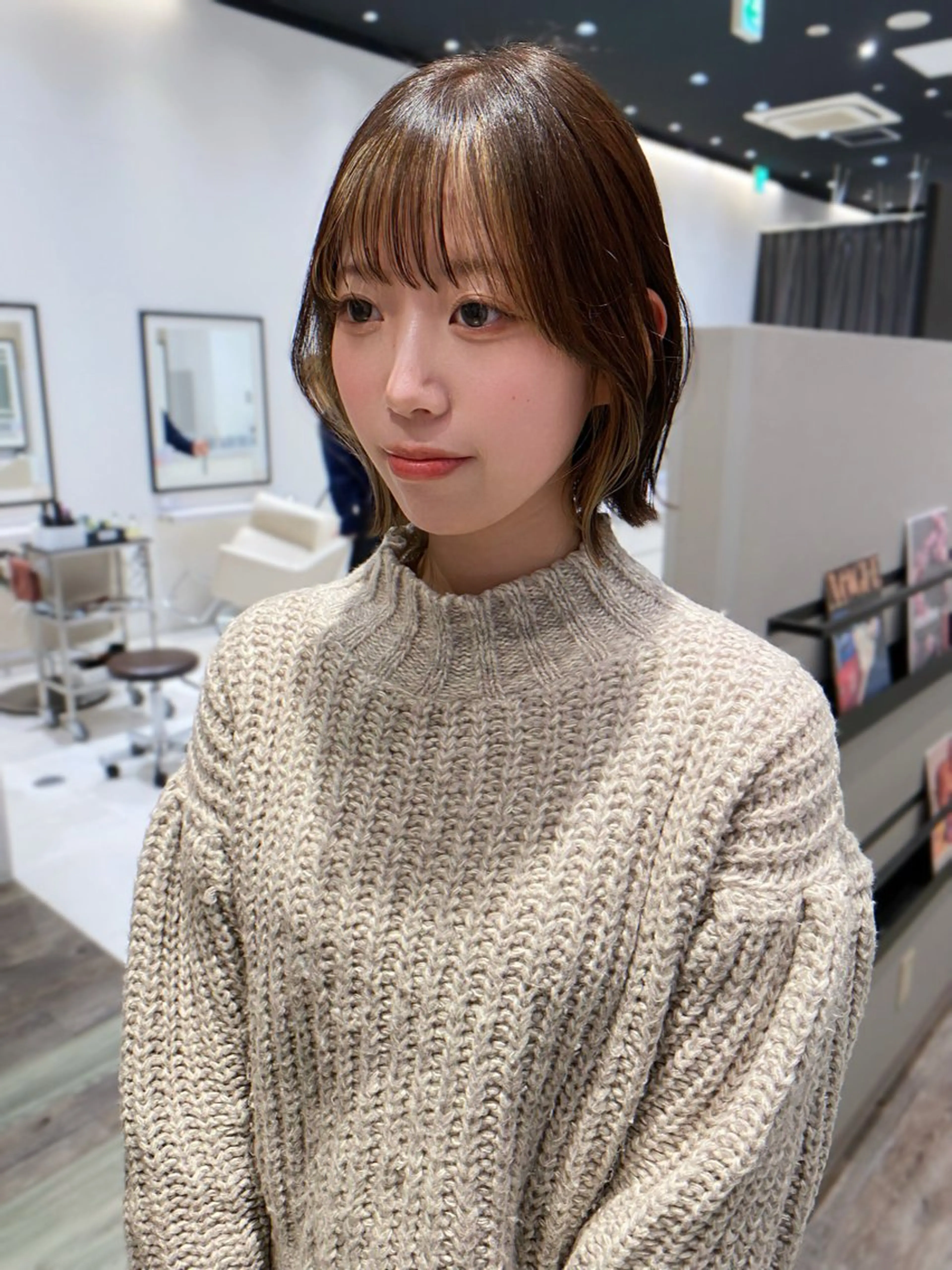 ショート カラー 小町康耀　ボブ /顔周りレイヤーのヘアスタイル