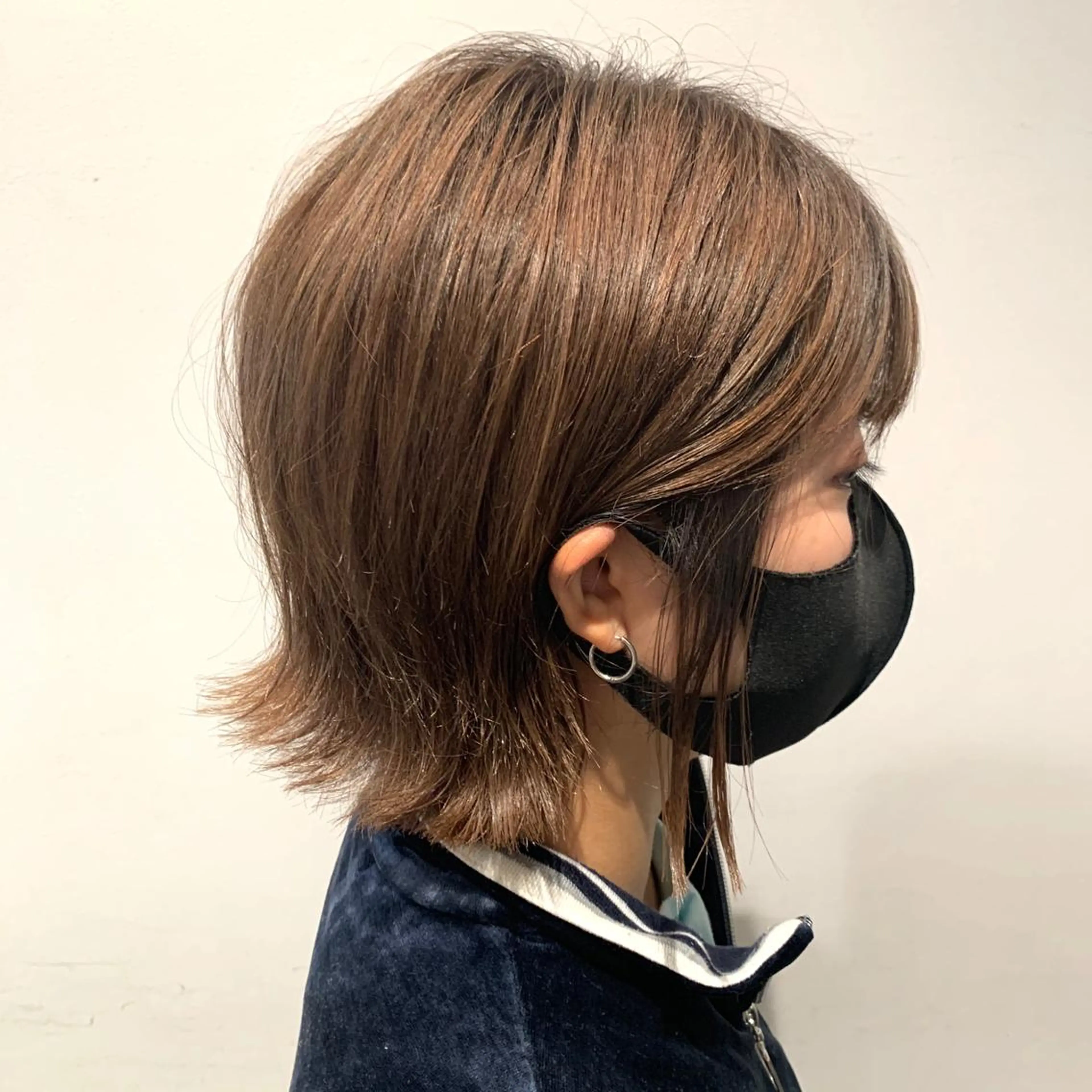 ミディアム カラー ブリーチ ブラウンカラー ミルクティーブラウン ROBBY所属・土戸　空 /似合わせショートのヘアスタイル