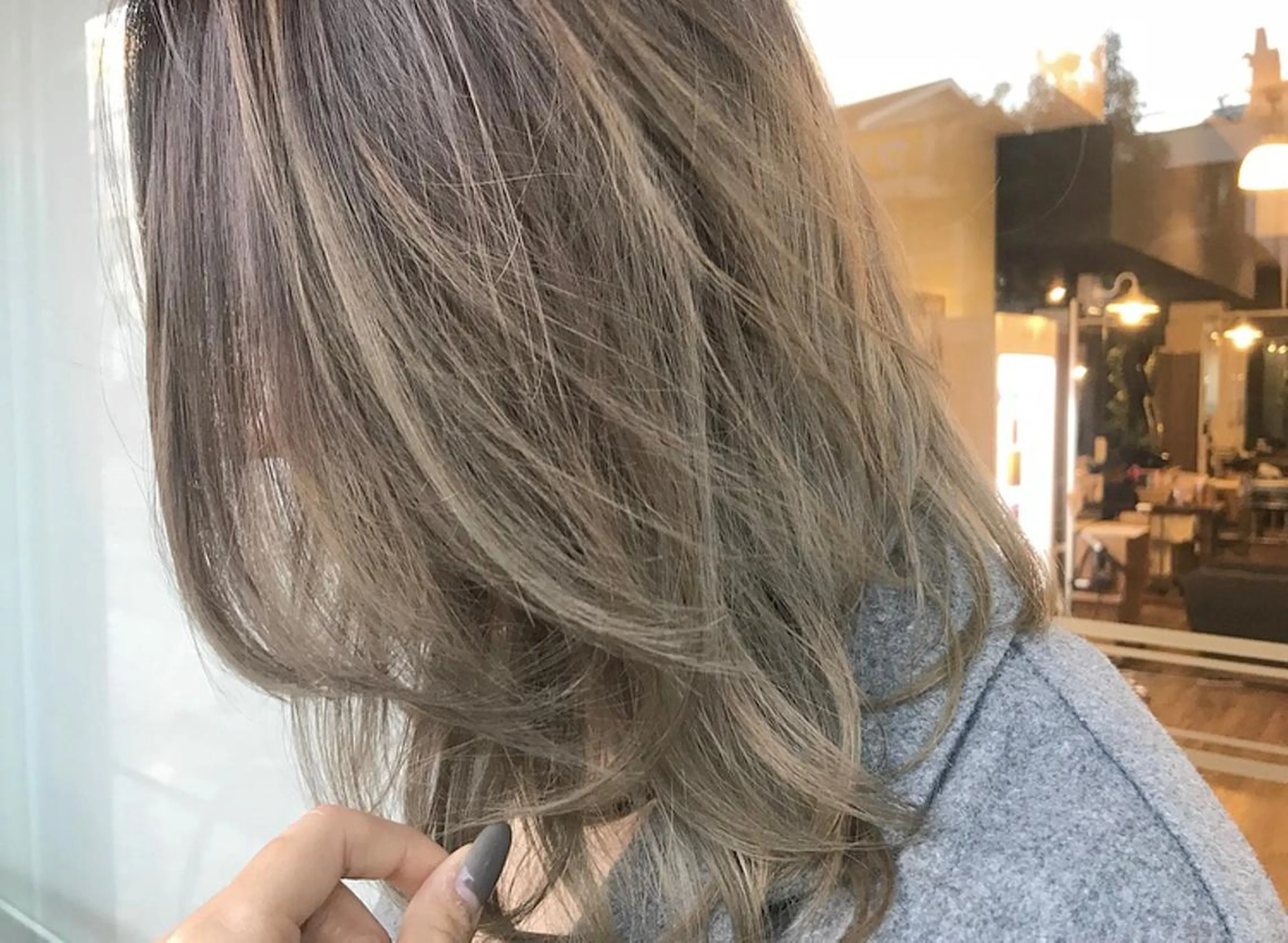 ミディアム カラー ヘアアレンジ マツエク・マツパ グラデーションカラー ハイライトカラー ハイライト Kawaguchi Arisaのヘアスタイル