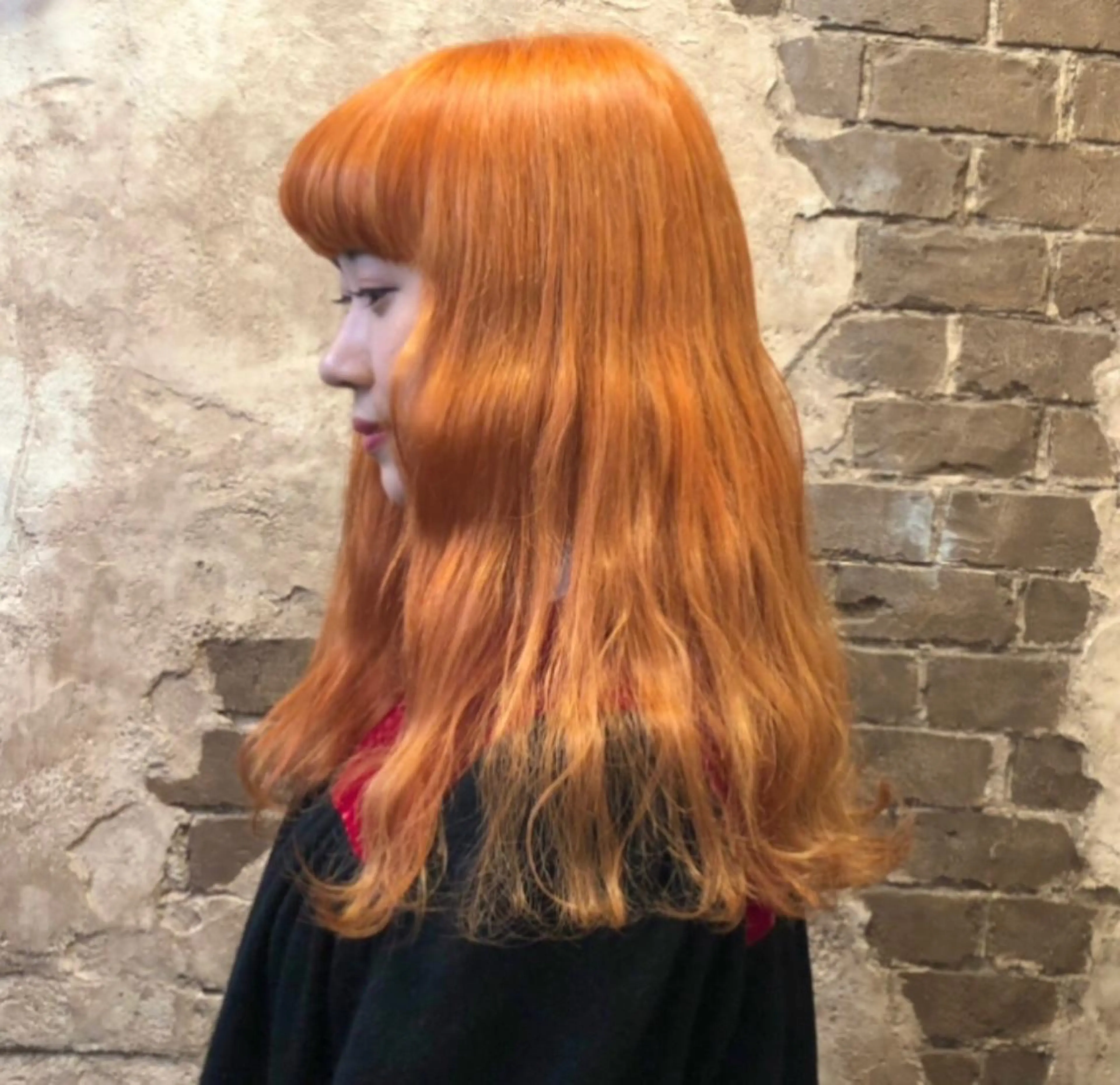 ロング カラー オレンジ ヘアカラー ブリーチ、パーマ 西部笑のヘアスタイル