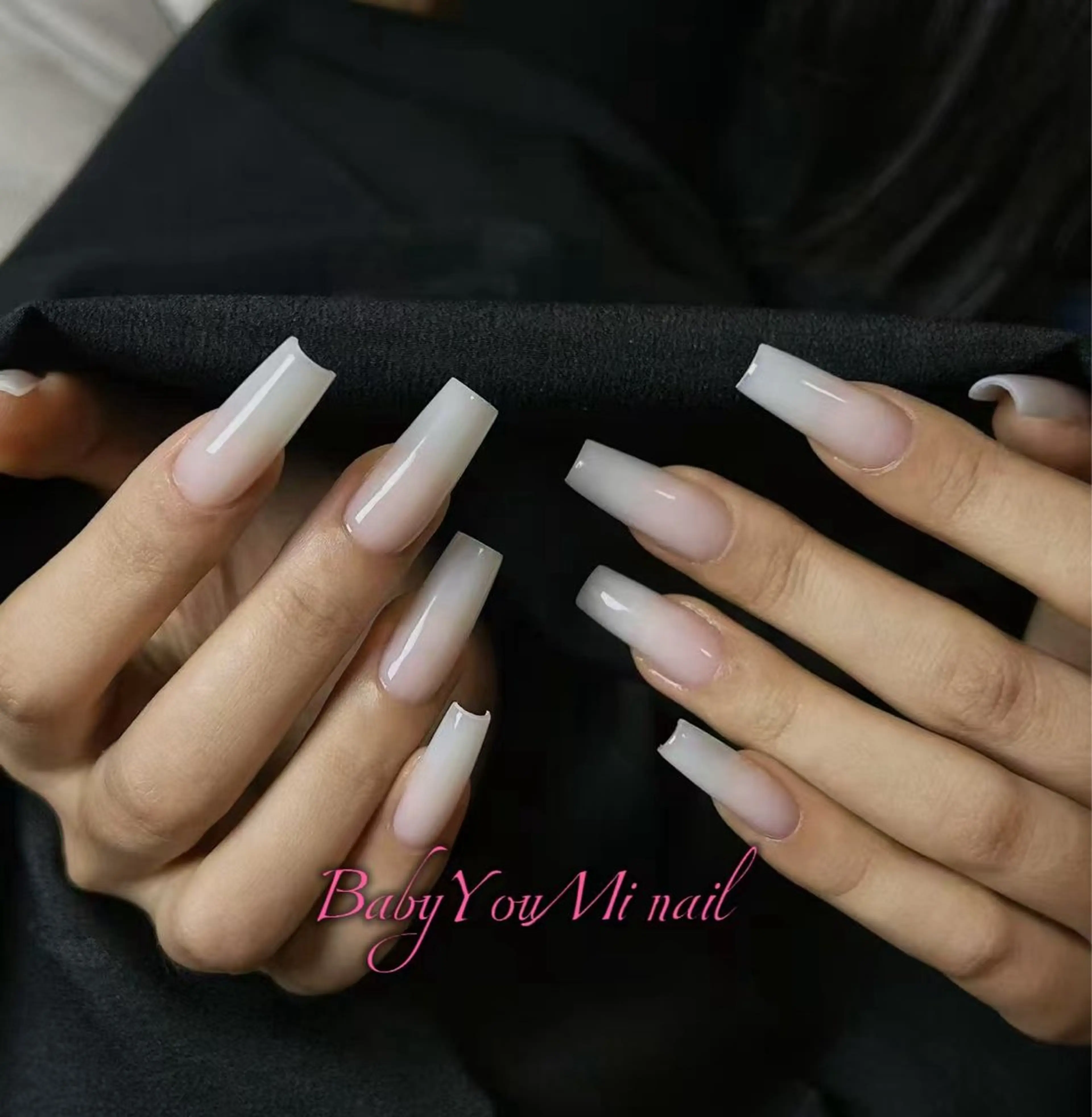 ネイル オーロラネイル フラワーネイル フットネイル フレンチネイル ジェルネイル ハンドネイル 服部 あゆみのネイルデザイン