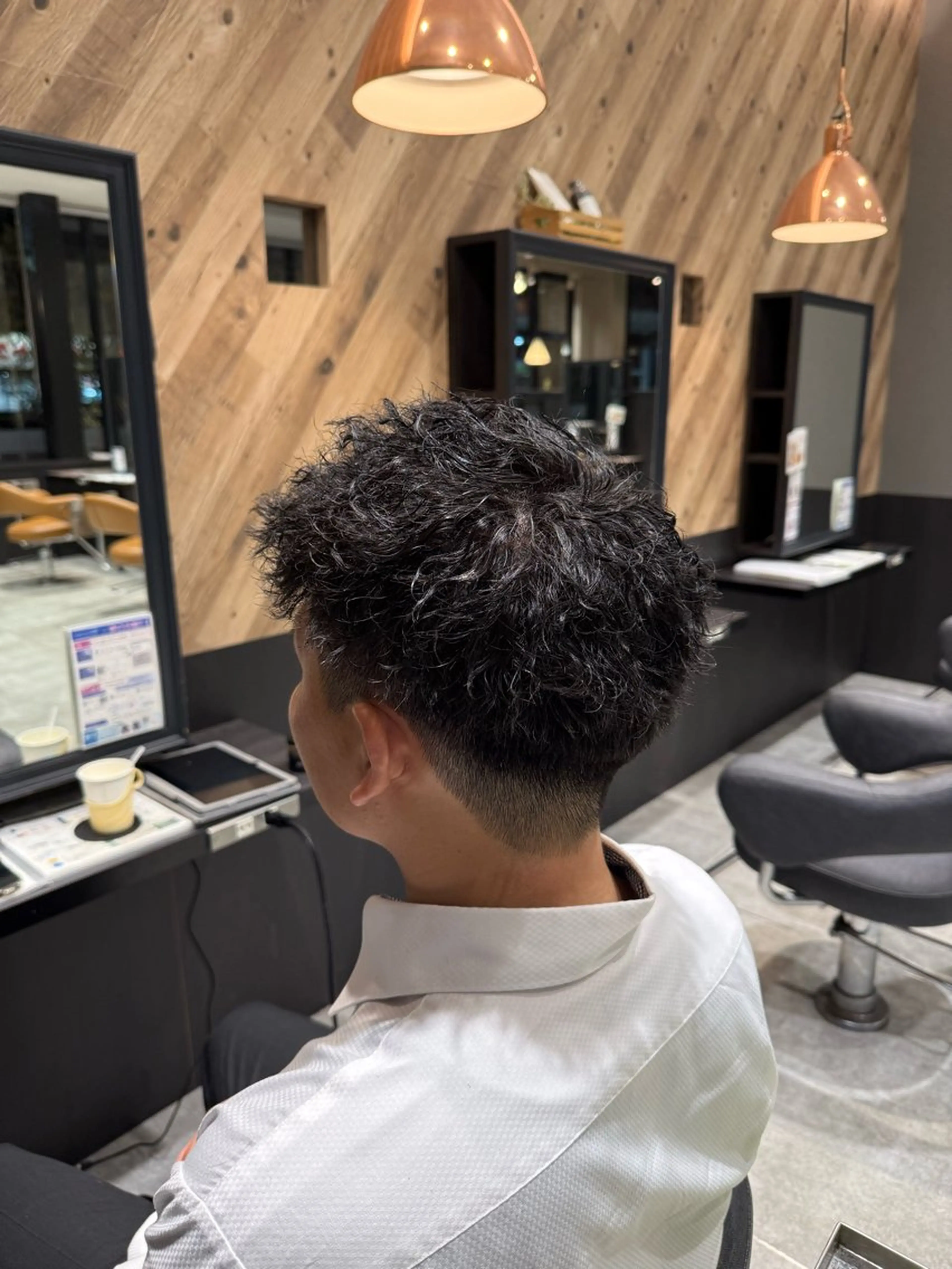 パーマ メンズ センターパート フェザーパーマ メンズ韓国風 メンズパーマ メンズツイストパーマ カット パーマ MEN'S SALON Cyf千葉所属・パーマモデル/曲がる 矯正モデル/募集中のヘアスタイル