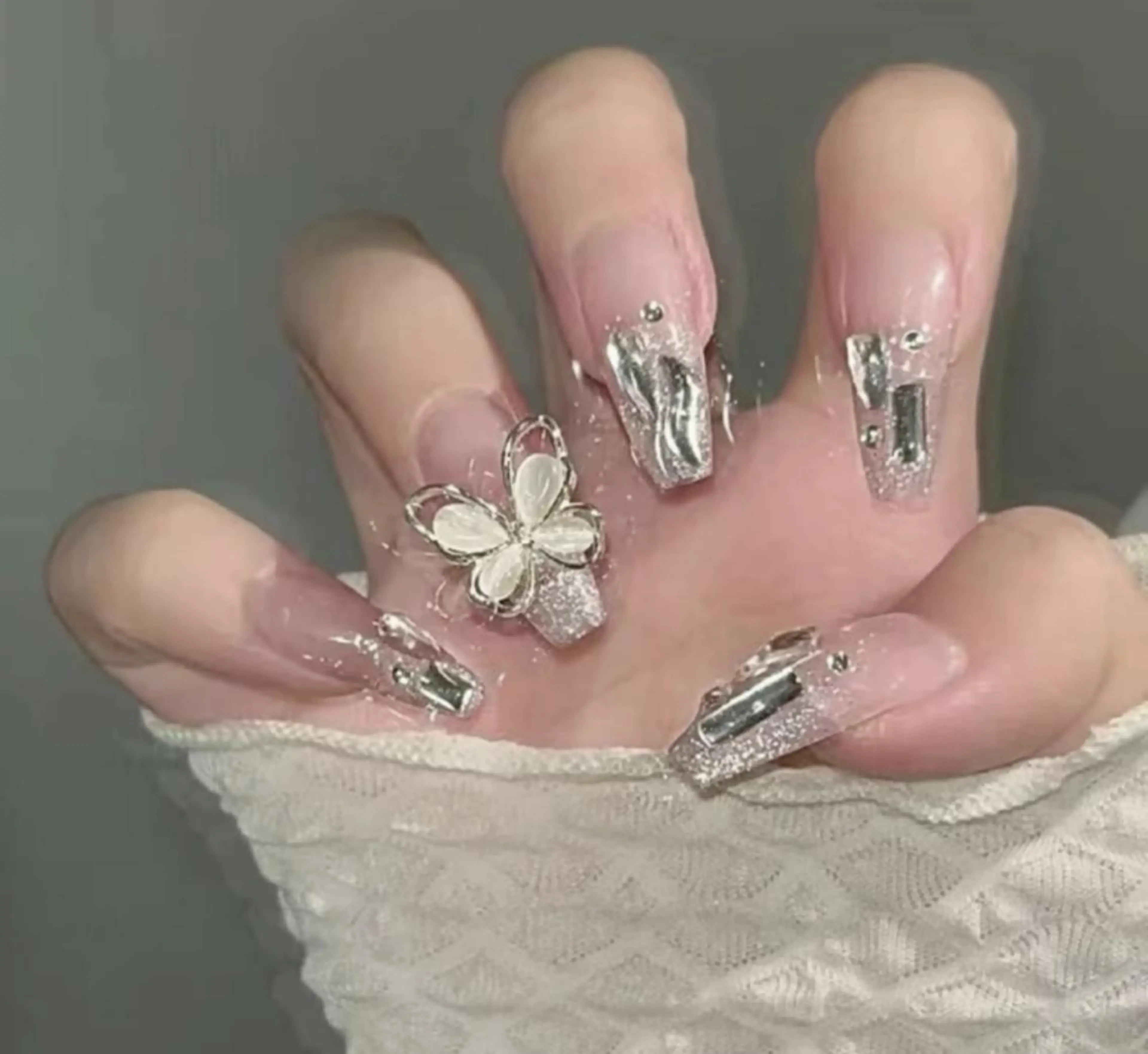 ネイル AB マツエクネイルサロンのネイルデザイン