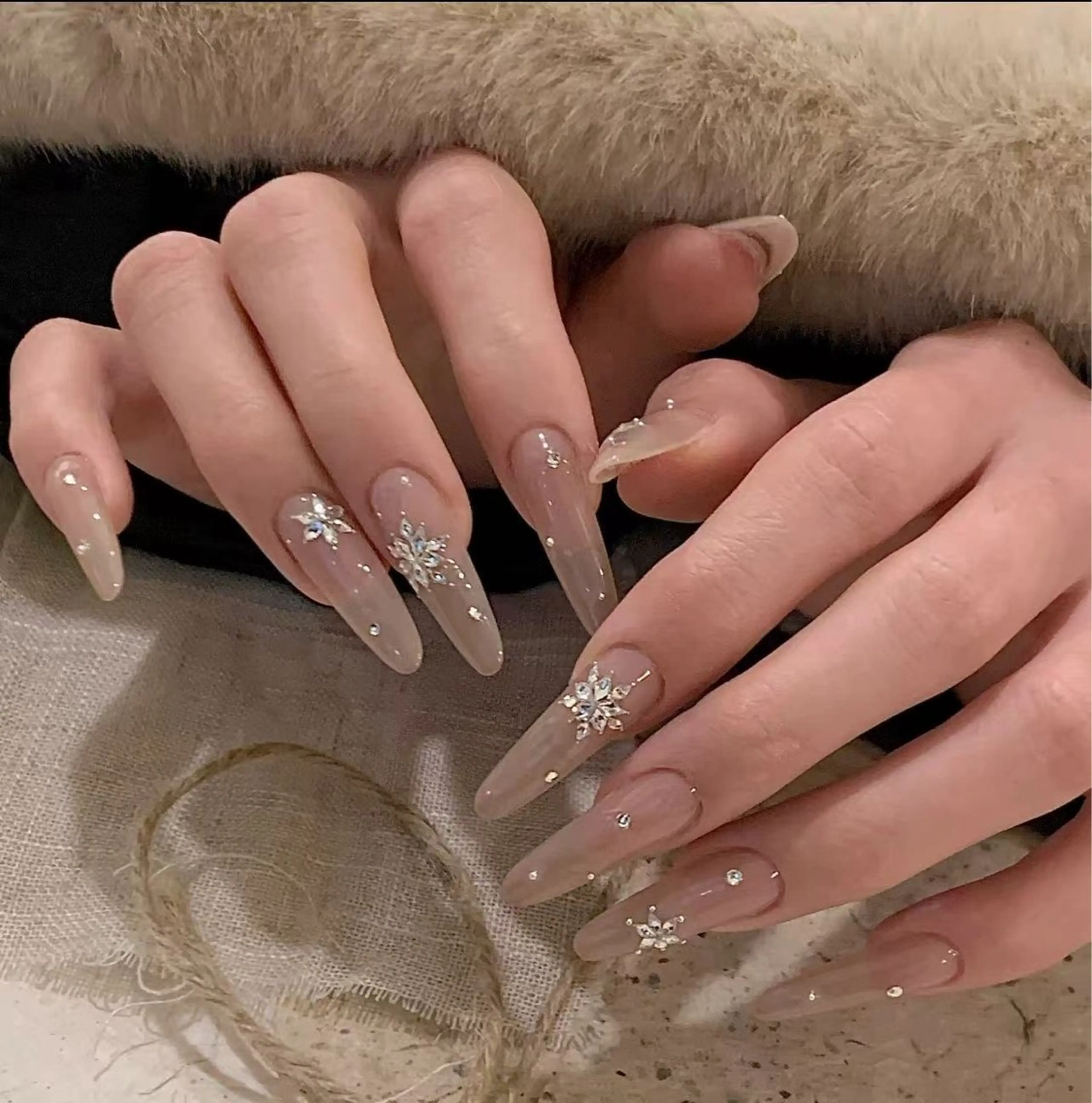 定額ネイル💅メニュー写真デザイン＋チップ長さだ10本★ 冬限定の雪花ネイルの写真