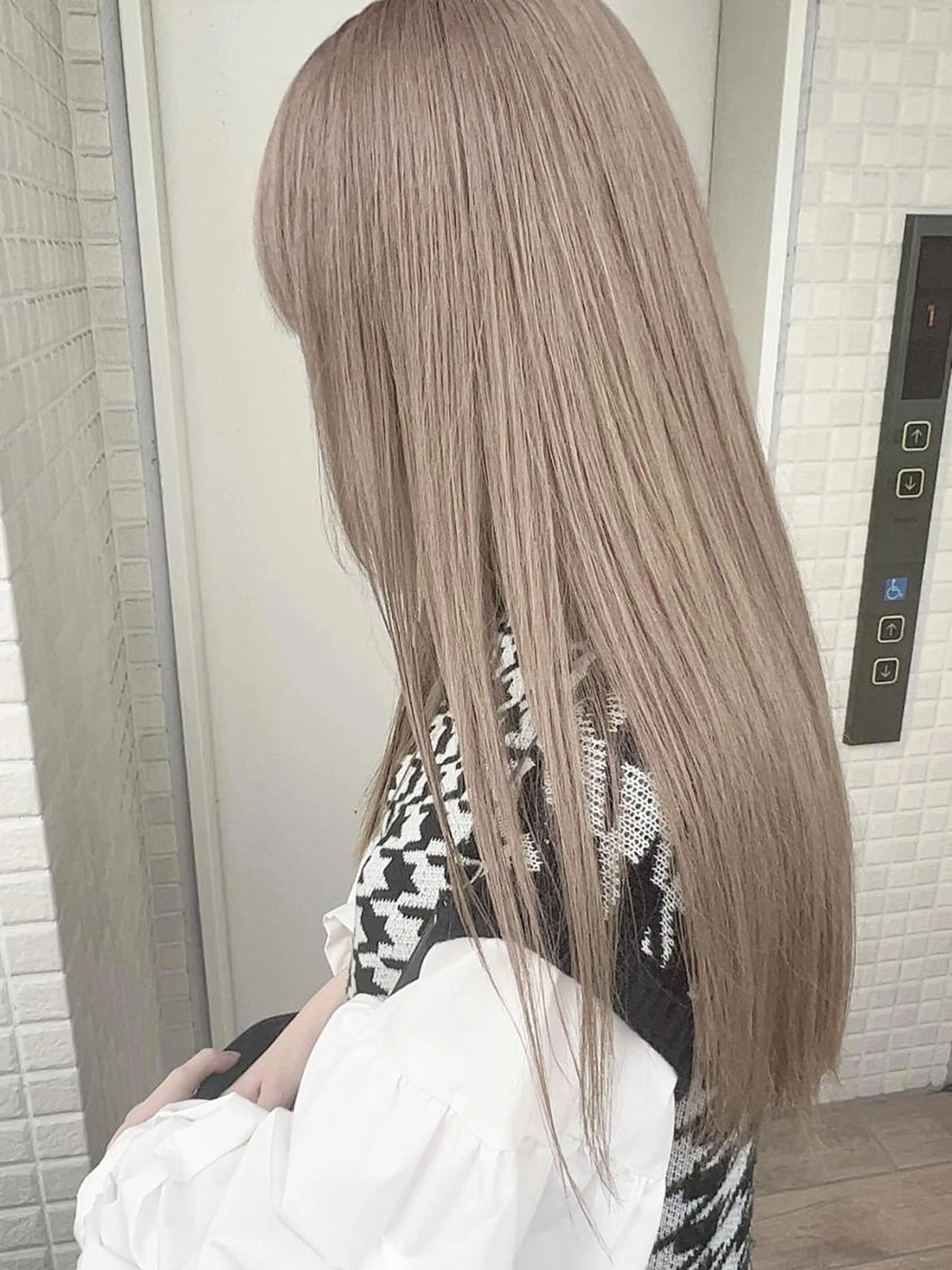 人気No1*ケアブリーチ+カラー+2STEPトリートメントの写真