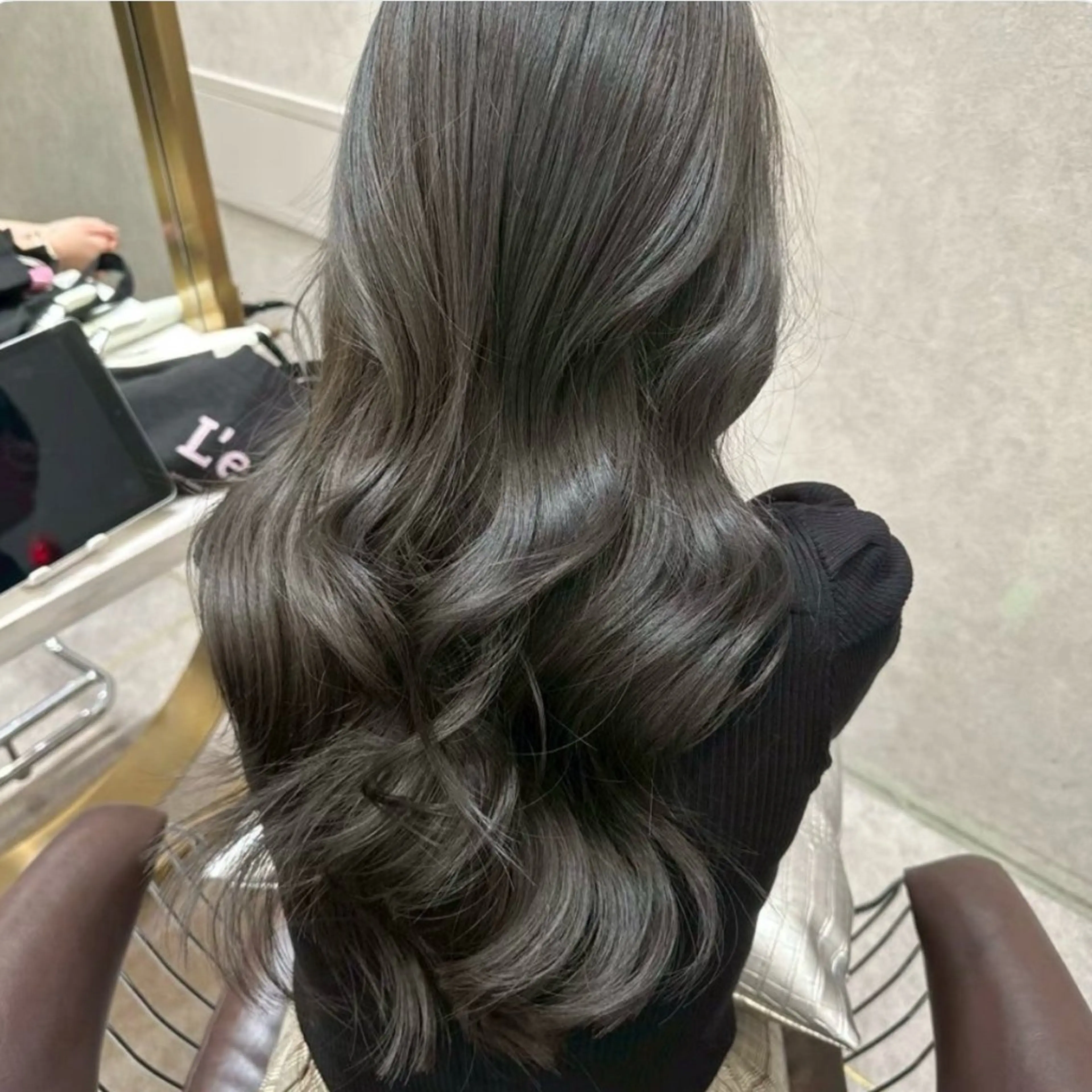 ロング アッシュ アッシュグレー アッシュグレージュ 韓国風ヘア ワンホンヘア ヘアカラー Lond Role所属・🎀透明感カラー shizuka🎀のヘアスタイル