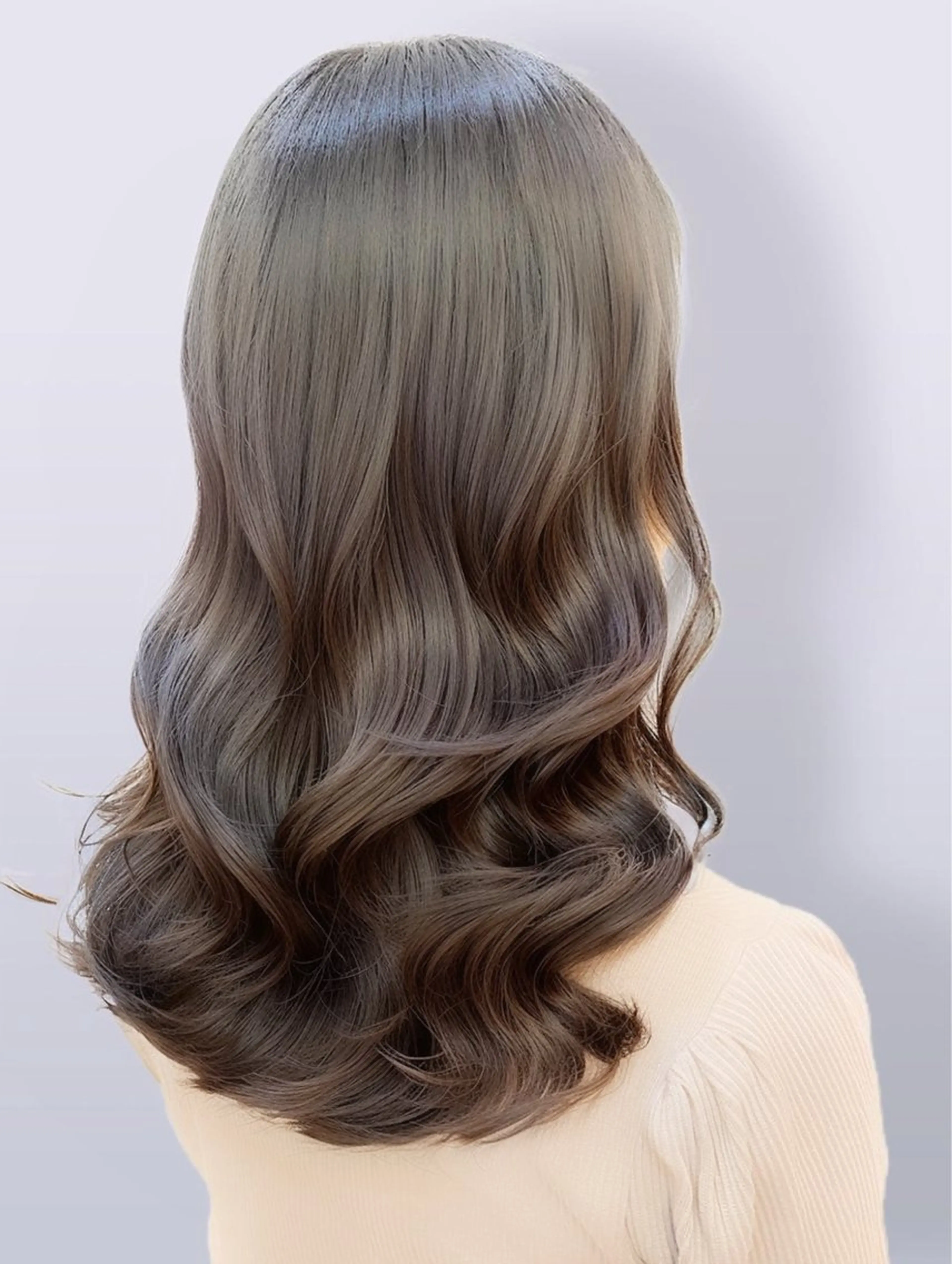 セミロング アッシュ カット ヘアカラー アメモリ ヒロアキのヘアスタイル