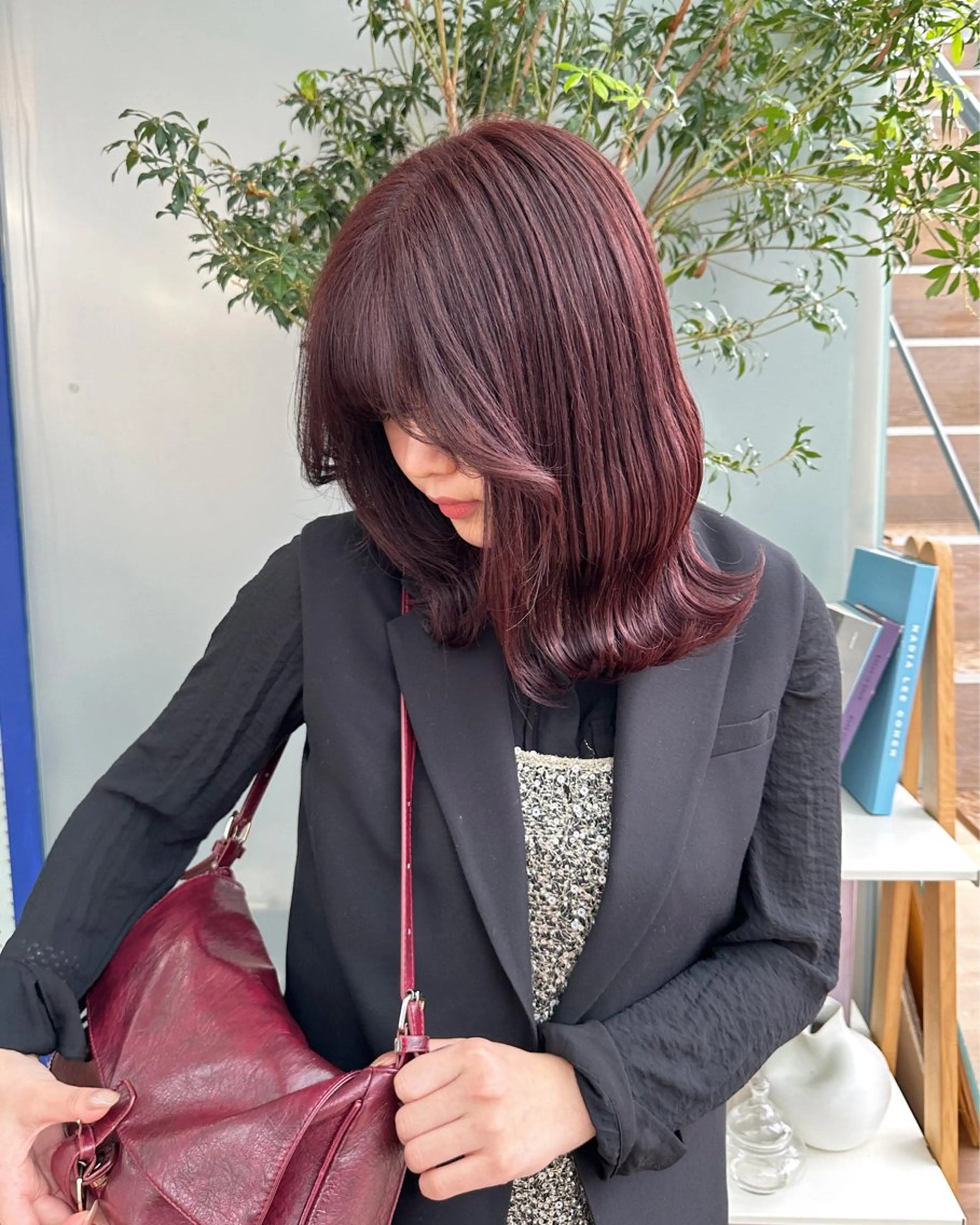 セミロング カラー レッドカラー 磯　亜由香 🌷ブリーチのヘアスタイル
