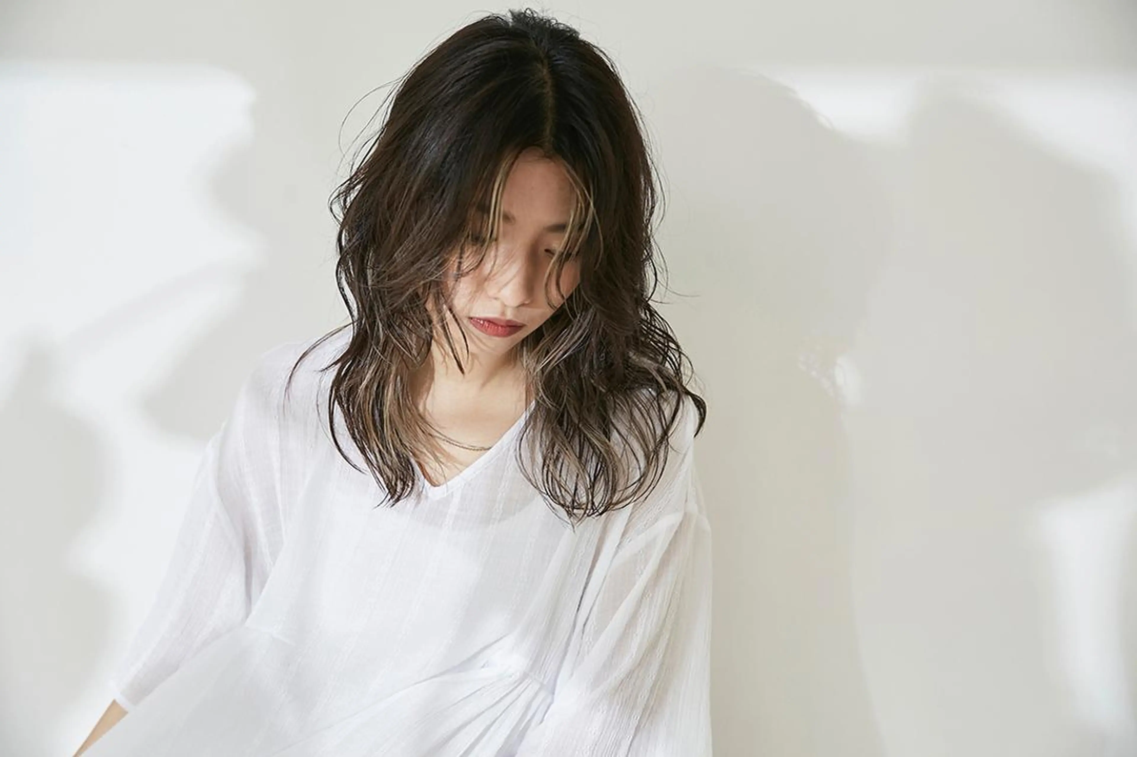 ロング 透明感ブリーチ/ メンズパーマのヘアスタイル