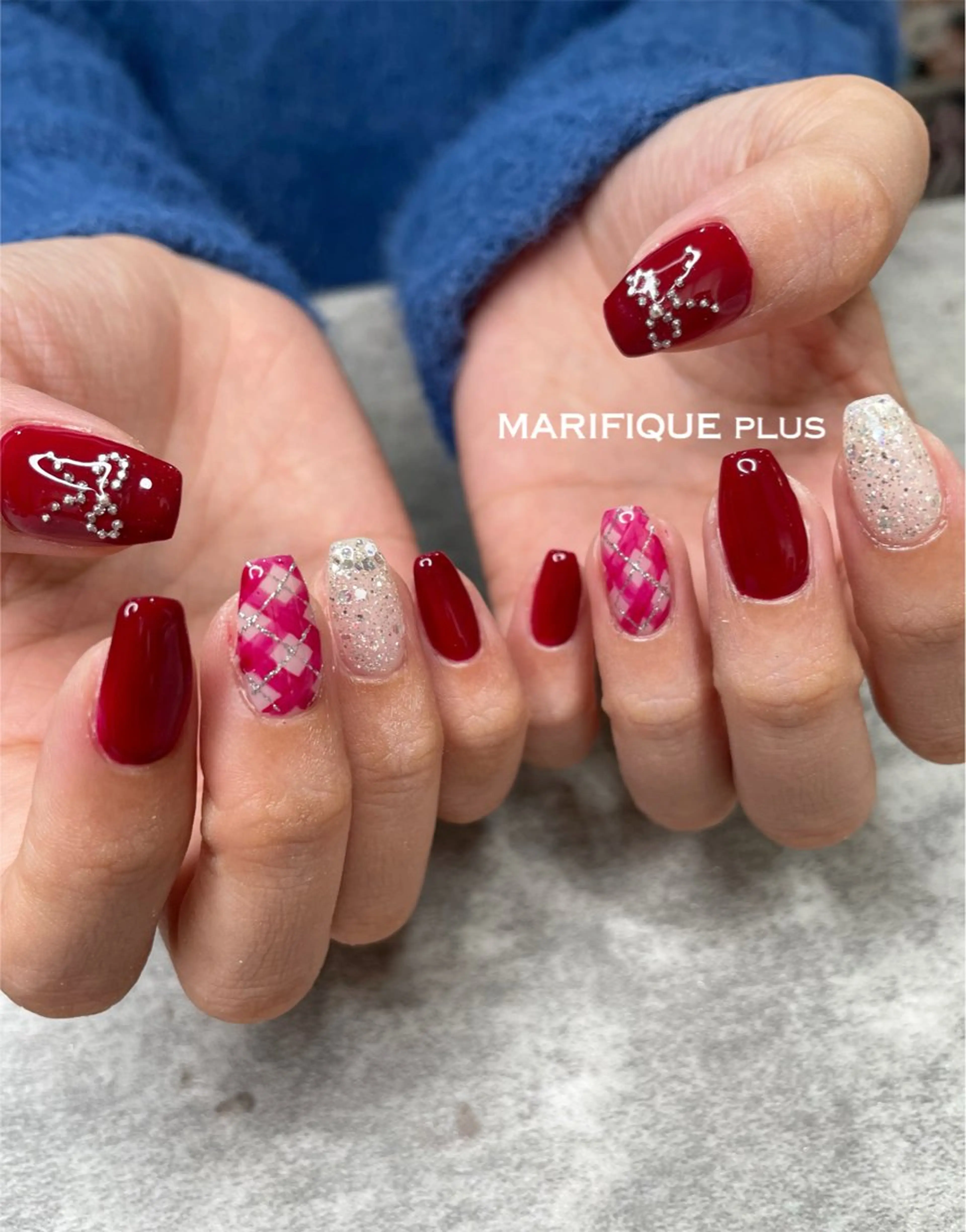 ネイル ボルドー 赤色 リボン 冬ネイル クリスマス ハンドネイル ma riのネイルデザイン