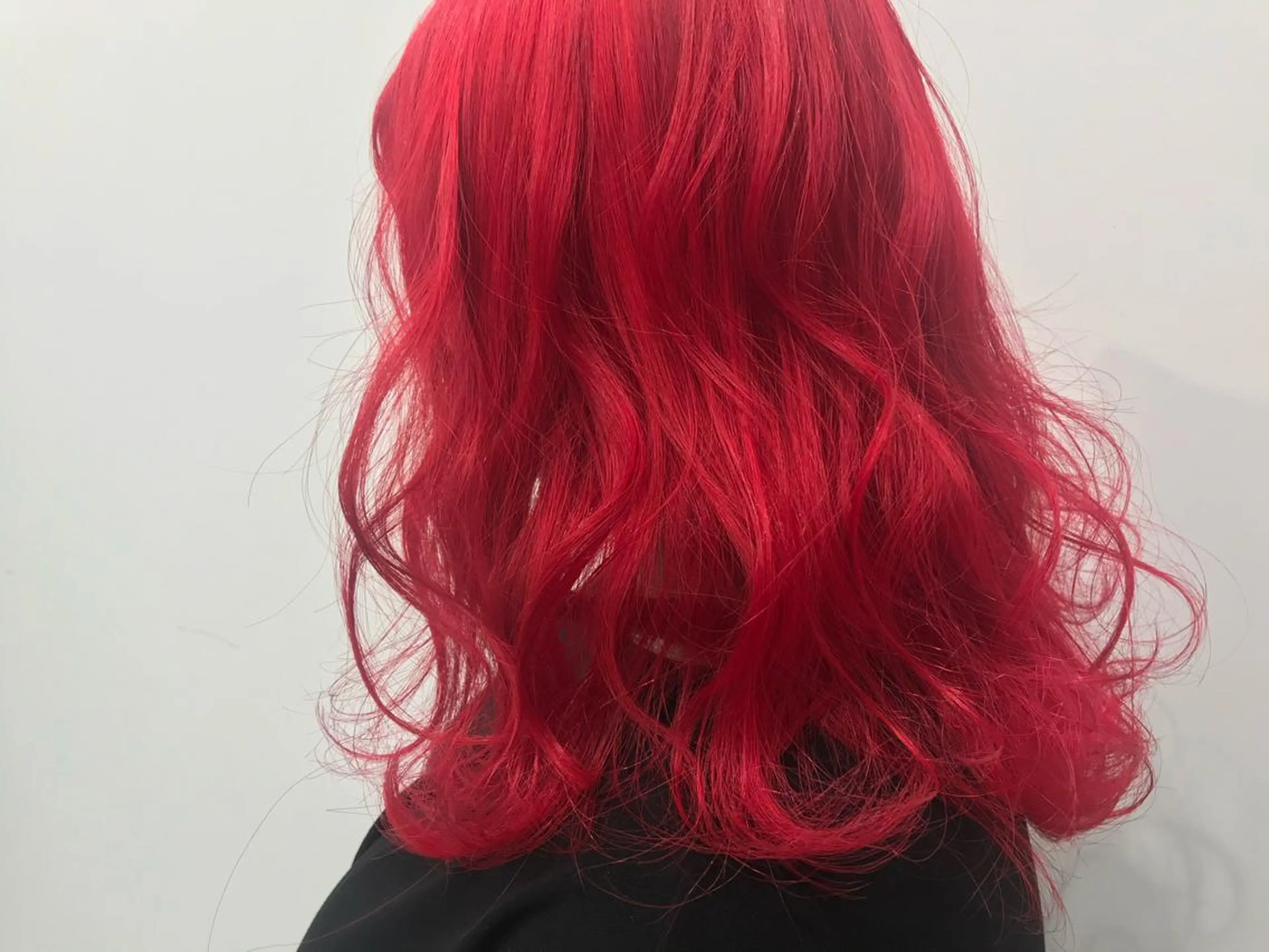 ミディアム カラー Kro ハイトーン×デザインのヘアスタイル