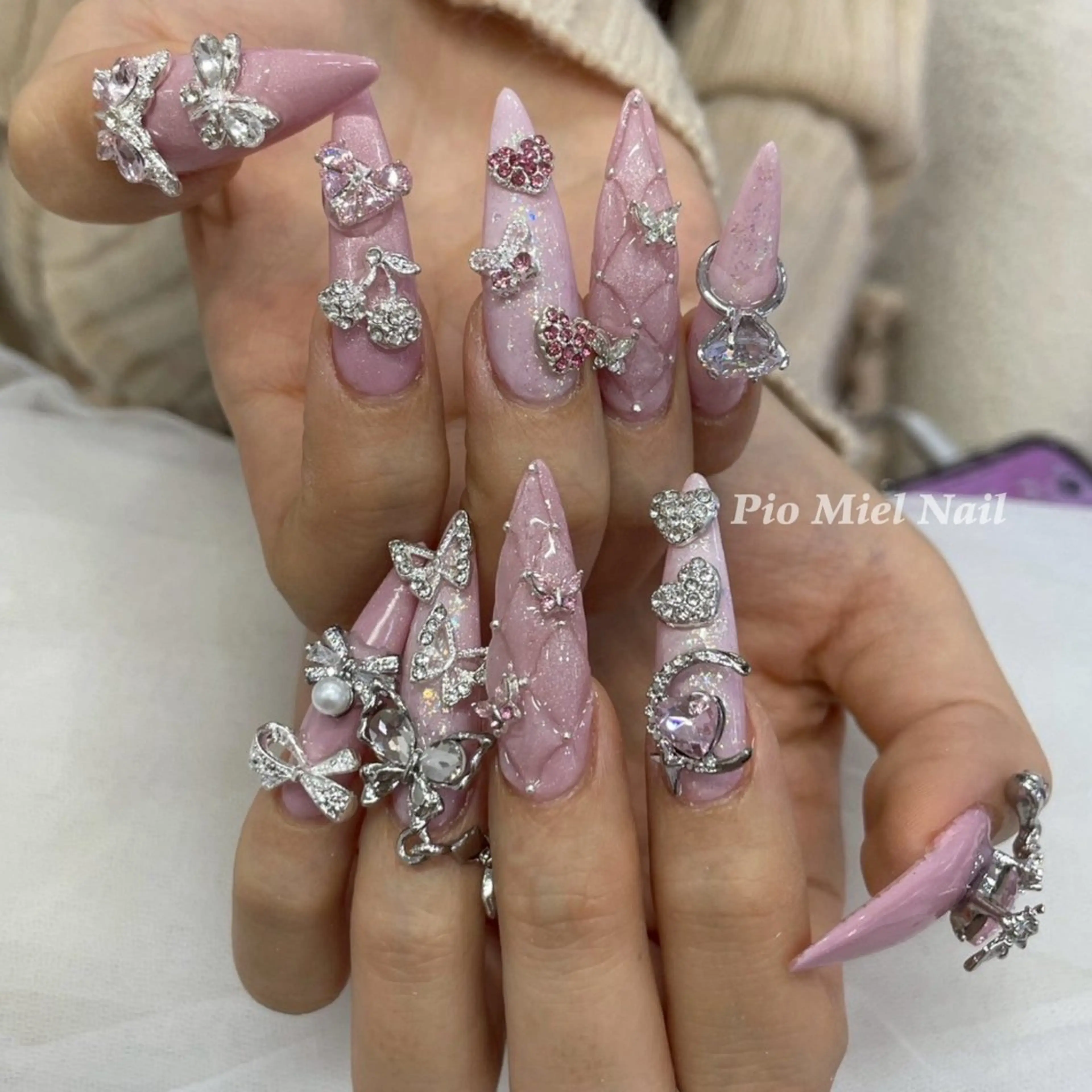 ロング 韓国風ヘア ハンドネイル Pio Mielのネイルデザイン