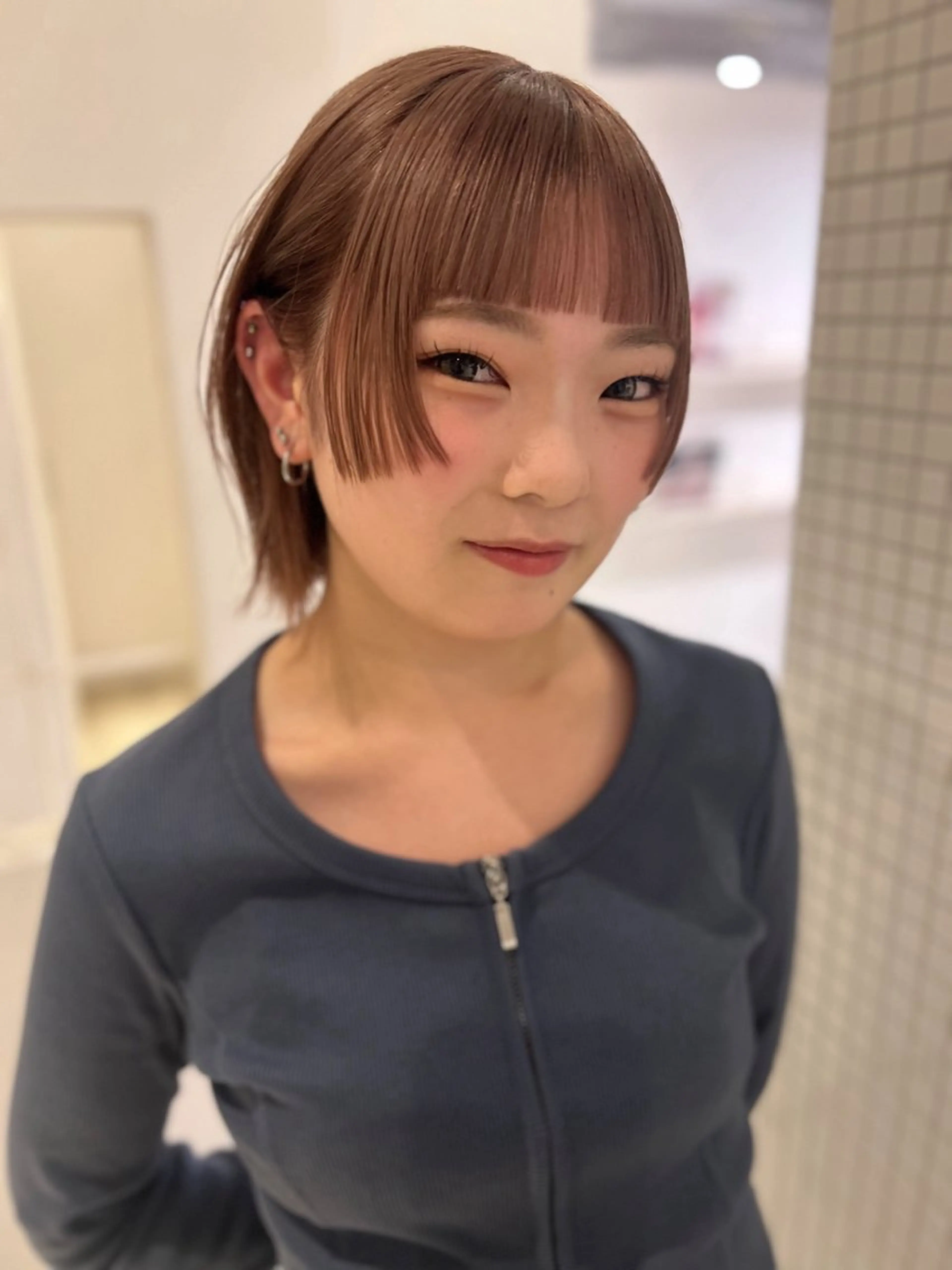 ショート カラー 顔周りカット カット ヘアカラー トリートメント HOLIDAYS はなのヘアスタイル
