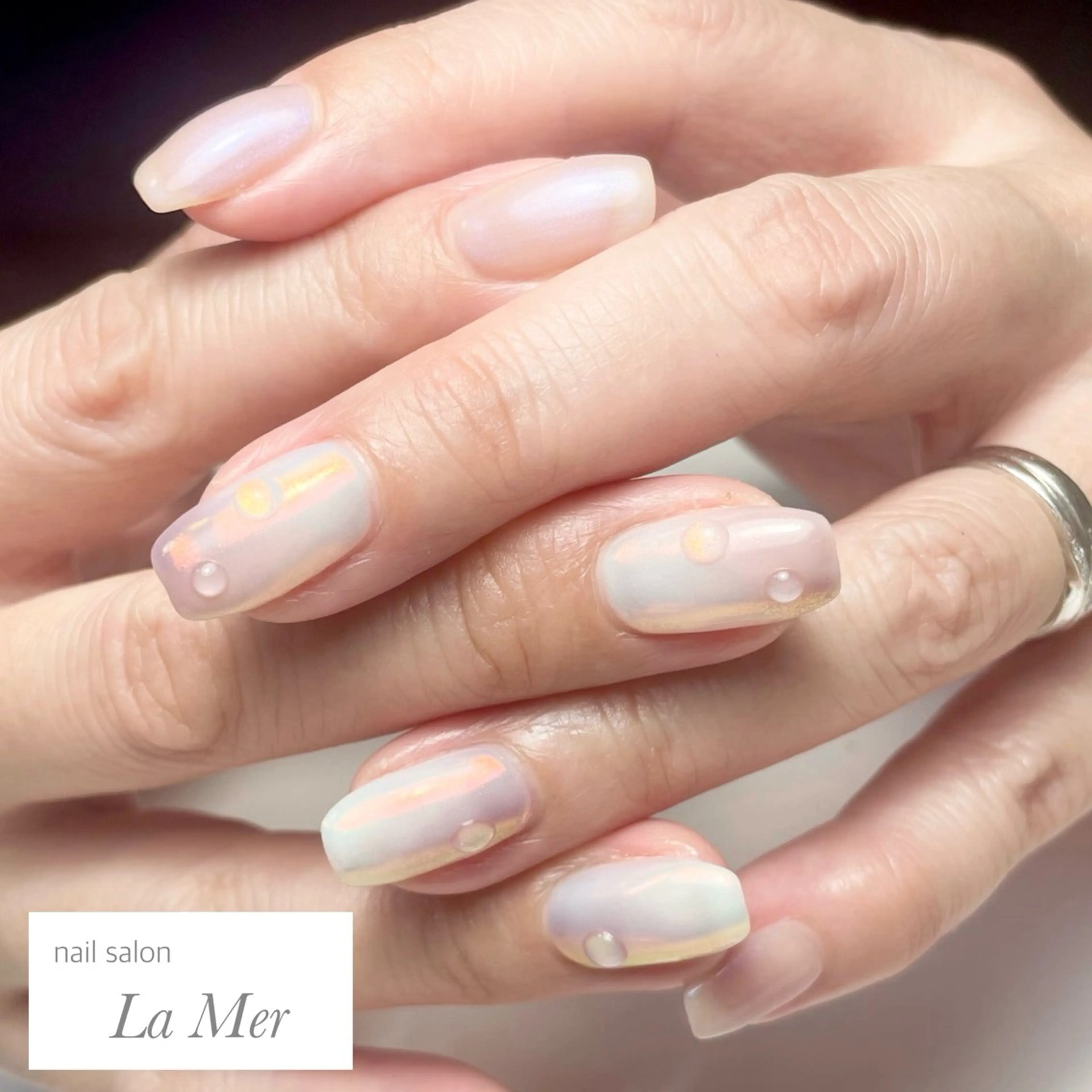 ネイル オーロラネイル キラキラネイル ニュアンスネイル ぷっくりネイル 春ネイル ハンドネイル nailsalon La Merのネイルデザイン