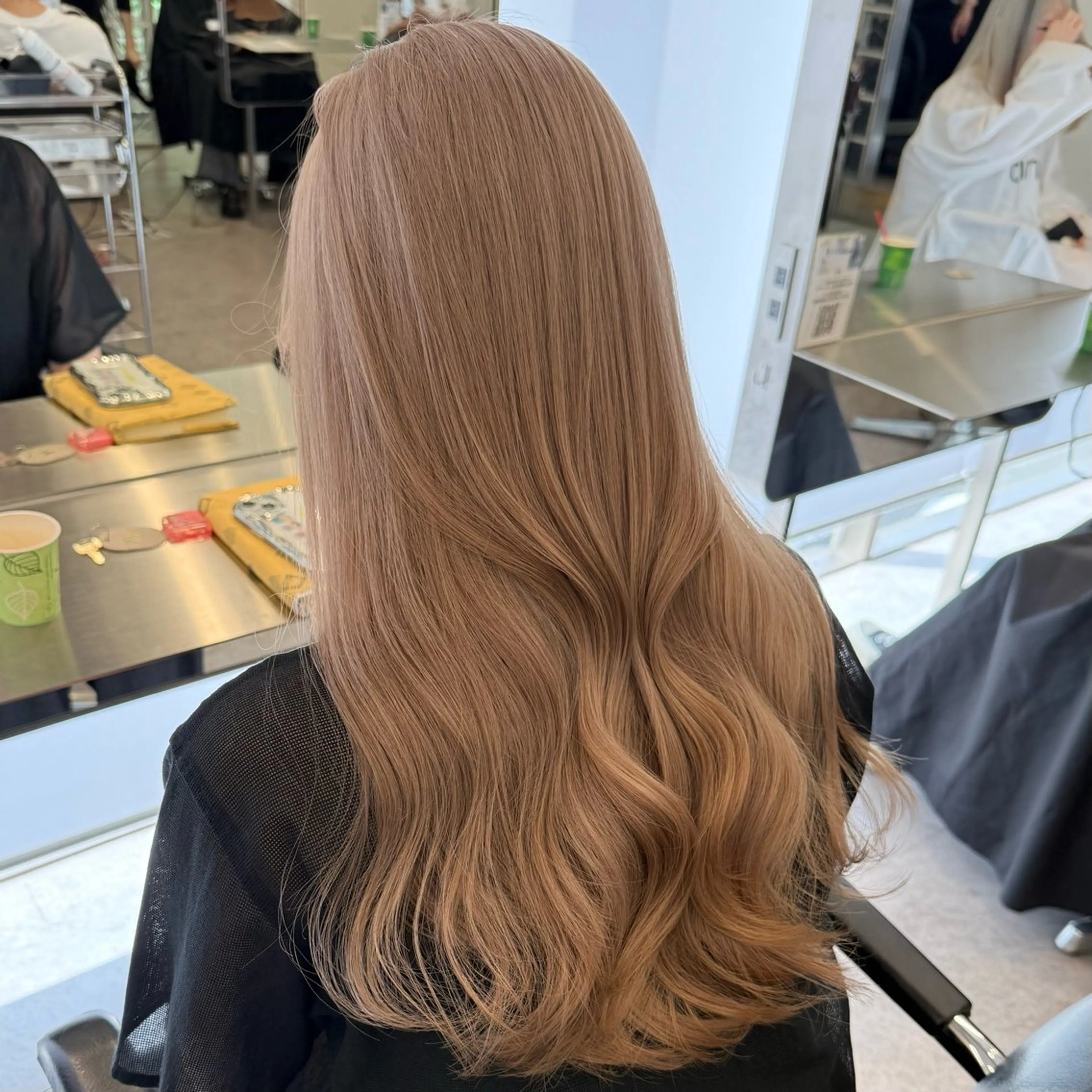 ロング カラー ベージュカラー ブリーチ ミルクティーベージュ ロング ヘアカラー トリートメント cinq PROJECT所属・ミルクティーベージュ 🐱【Ryo】のヘアスタイル