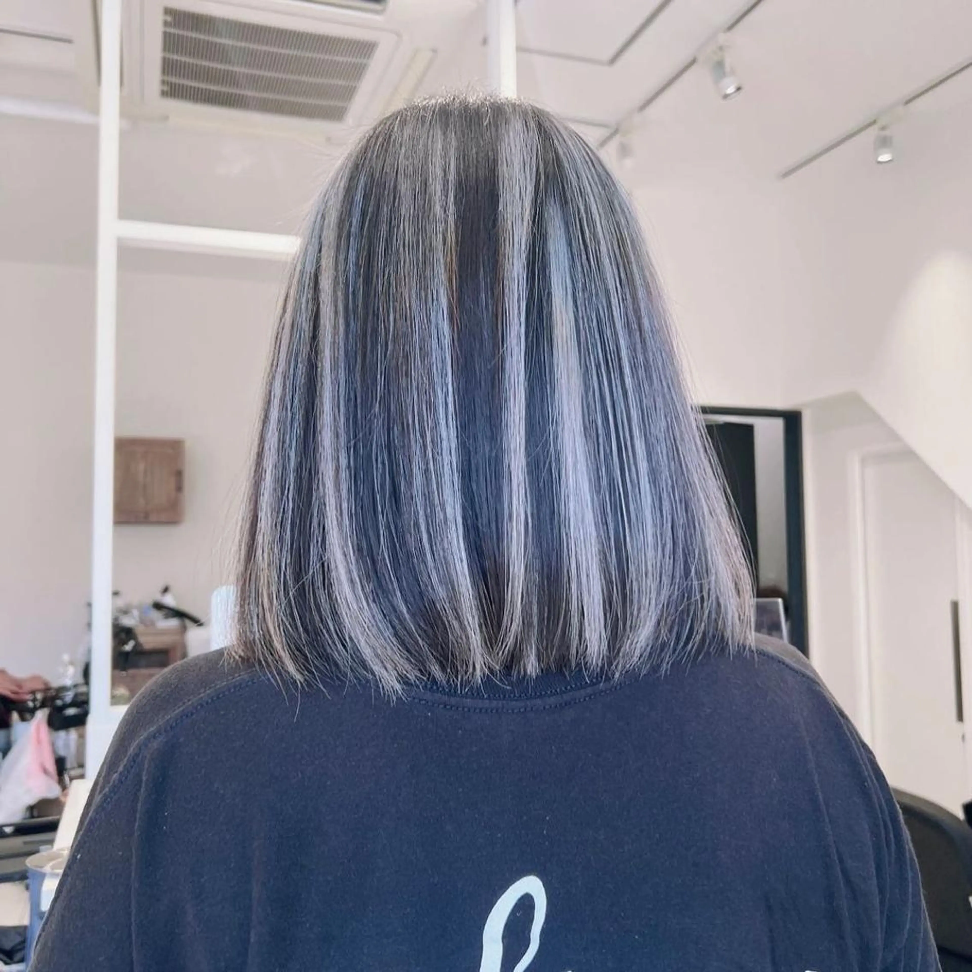 ミディアム カラー ブリーチ ケアブリーチ ハイライトカラー インナーカラー ハイライト ヘアカラー オフホワイトアンドなんば所属・福西 洋斗のヘアスタイル