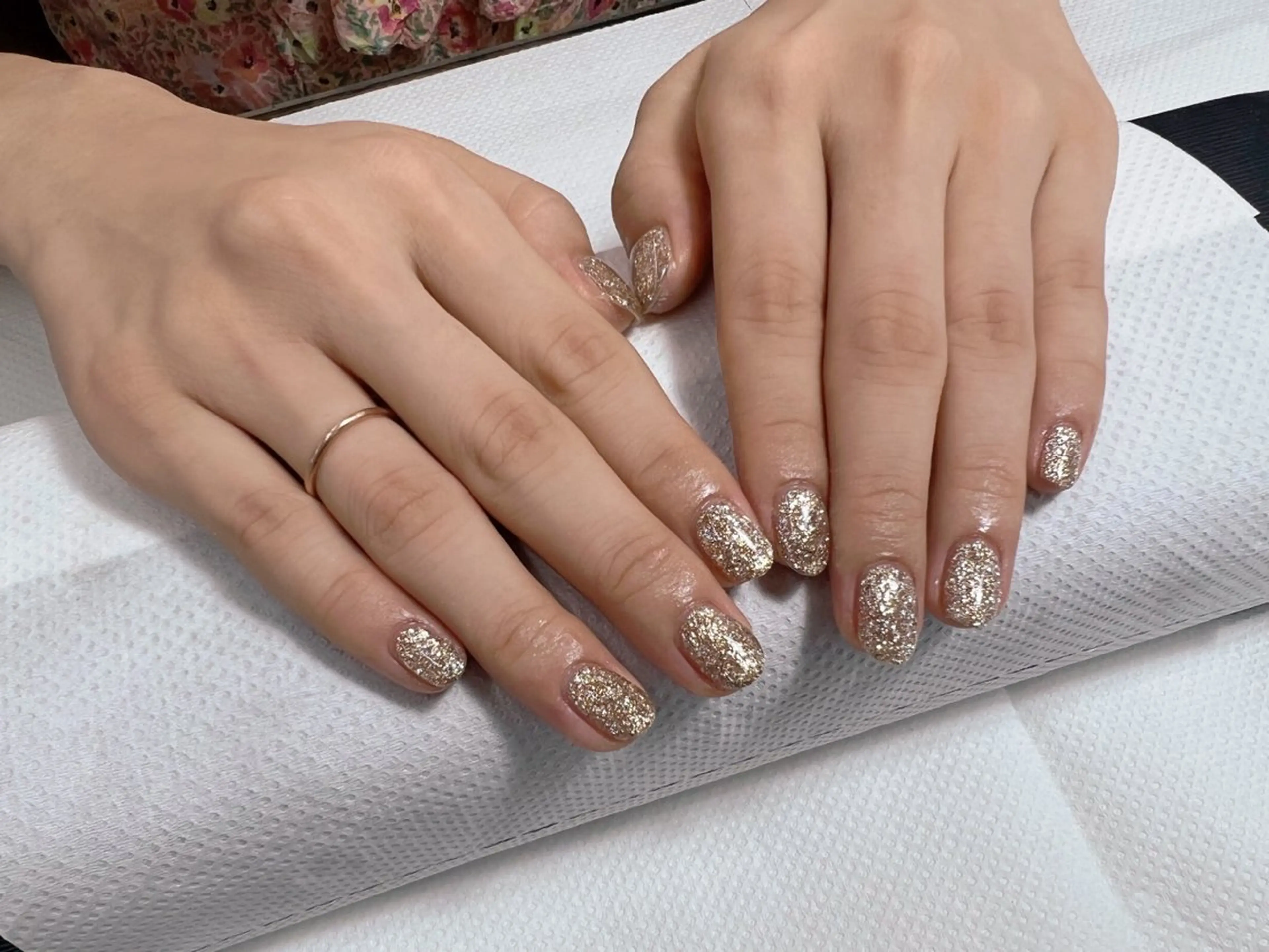 ネイル ゴールド ラメ(グリッター) ワンカラーネイル シルバー 【MAXKELLY】 Shiotaのネイルデザイン