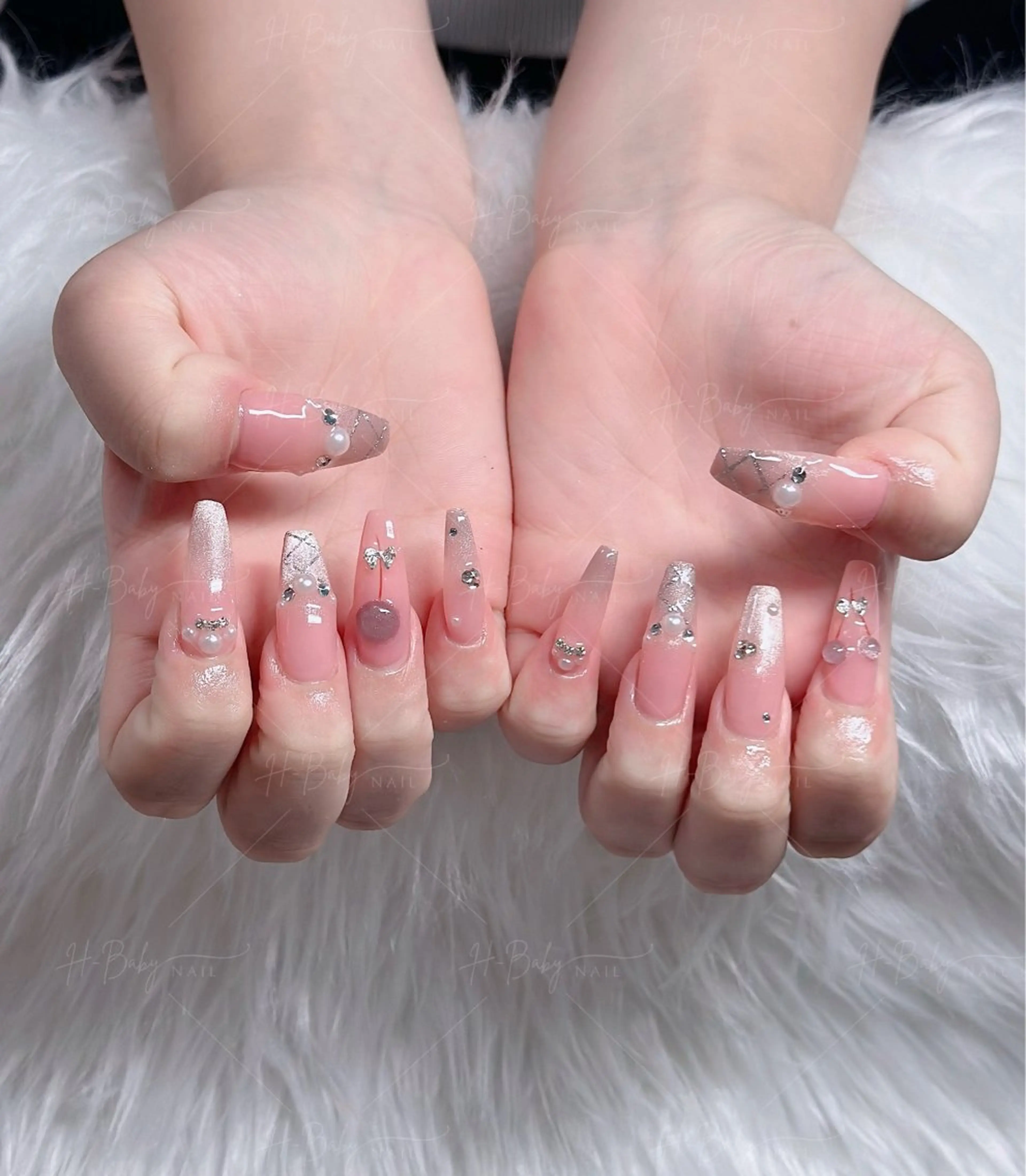 ネイル オーロラネイル フレンチネイル ジェルネイル ハロウィン 韓国ネイル ハンドネイル H.baby Nail Salonのネイルデザイン