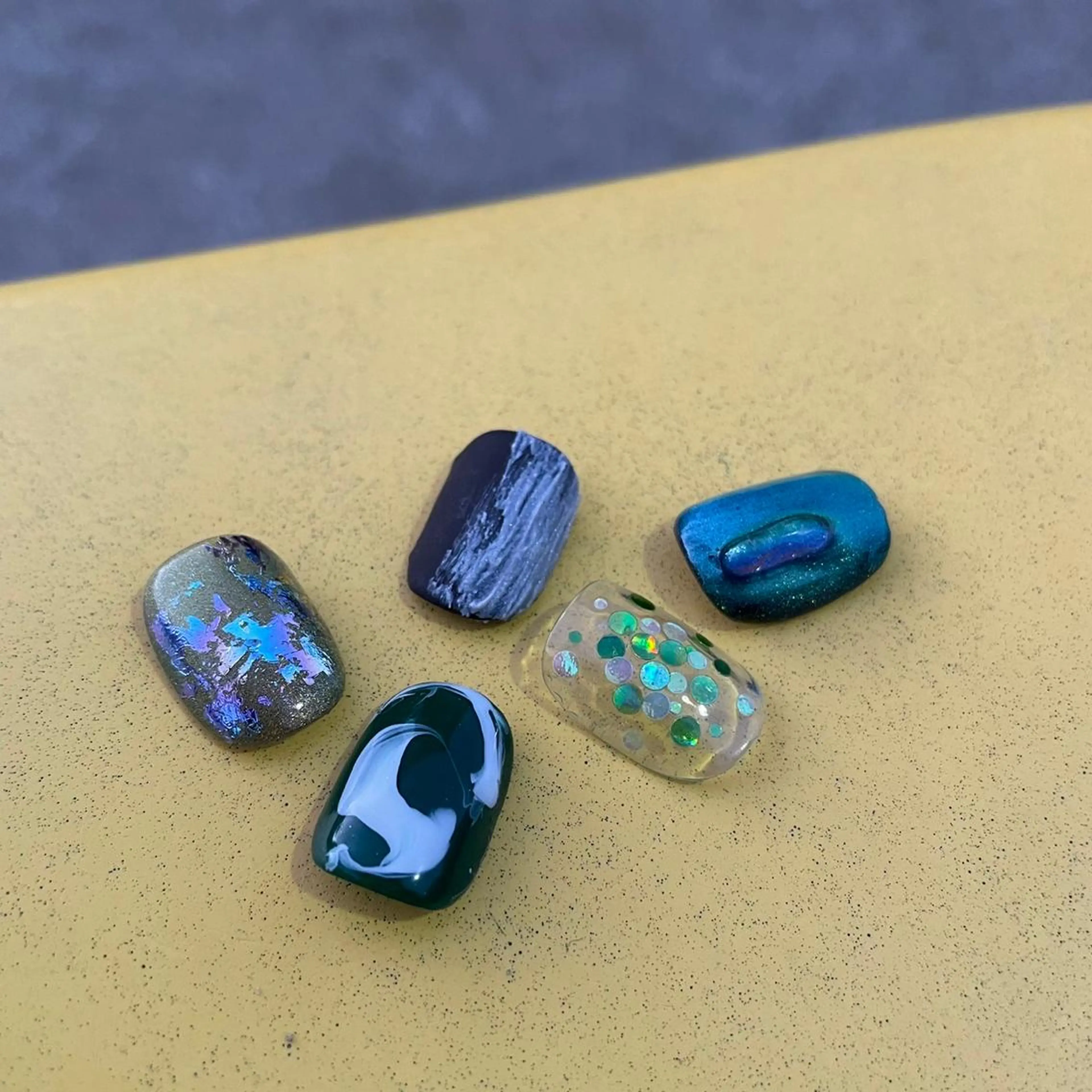 ミディアム NEOUV NAILのネイルデザイン