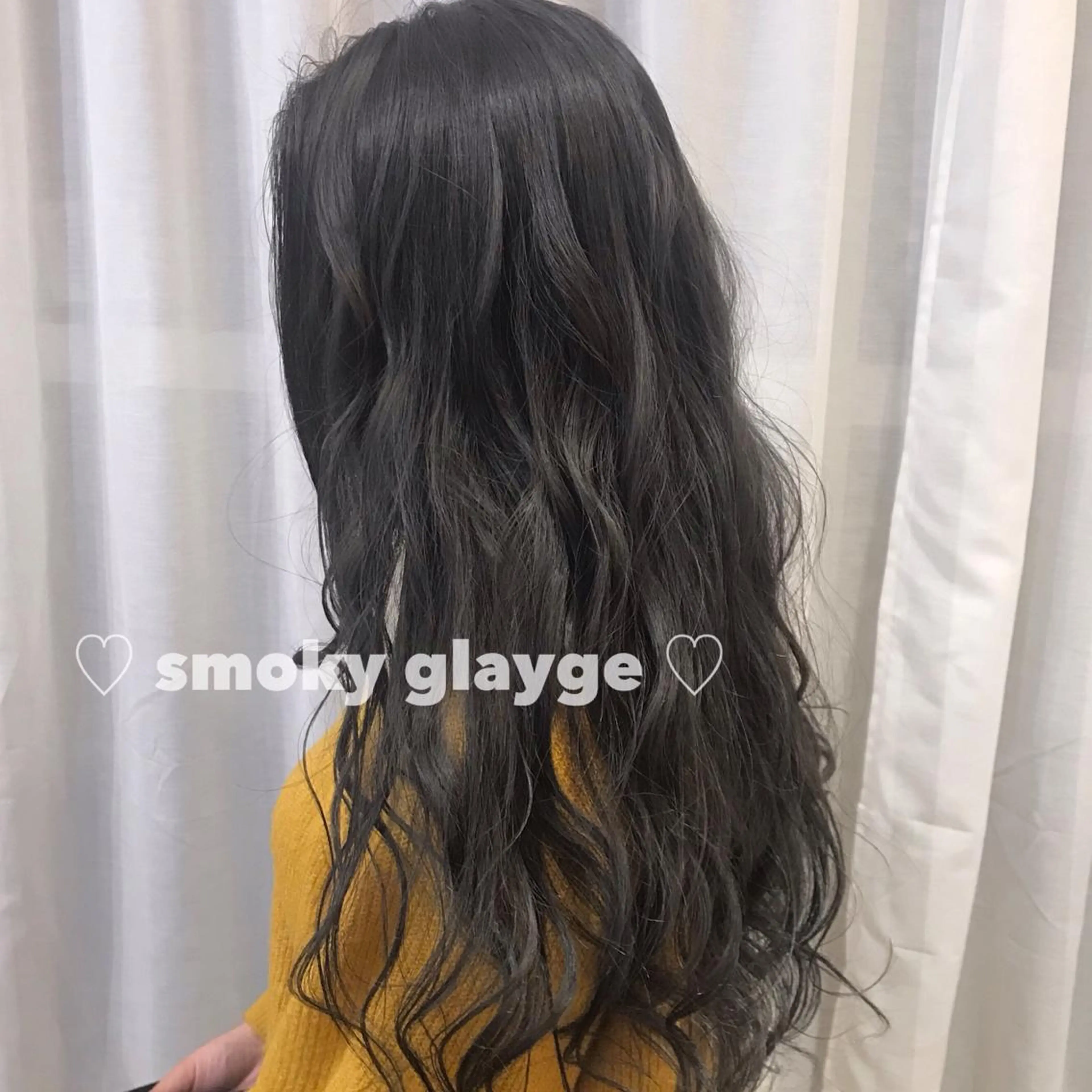 ロング ブリーチなしカラー レイヤーカットのヘアスタイル