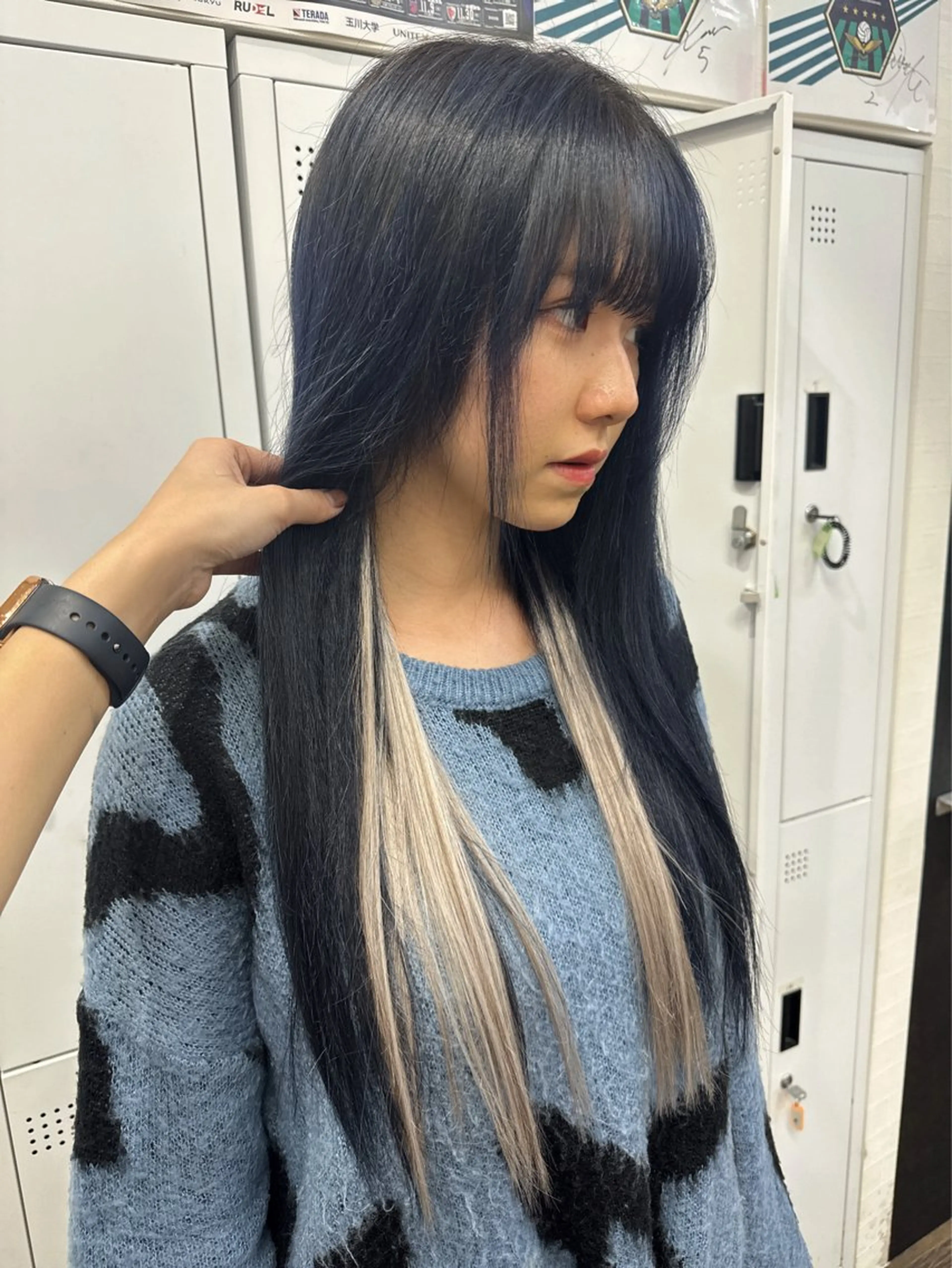 ロング ヘアカラー エクステ 田子🦋ハイトーン 🫐耳つぼジュエリーのヘアスタイル