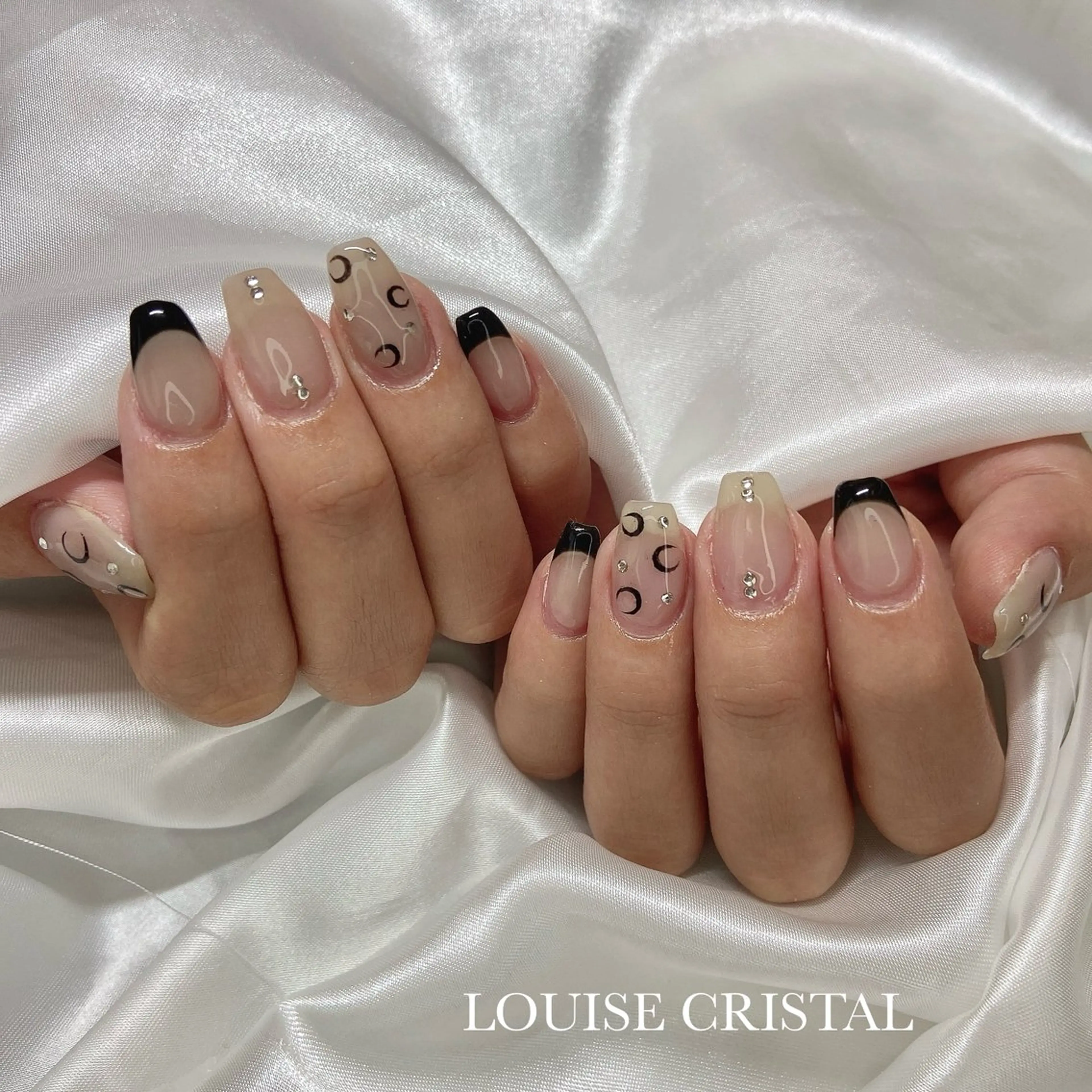 ネイル ハンドネイル LOUISE CRYSTALのネイルデザイン