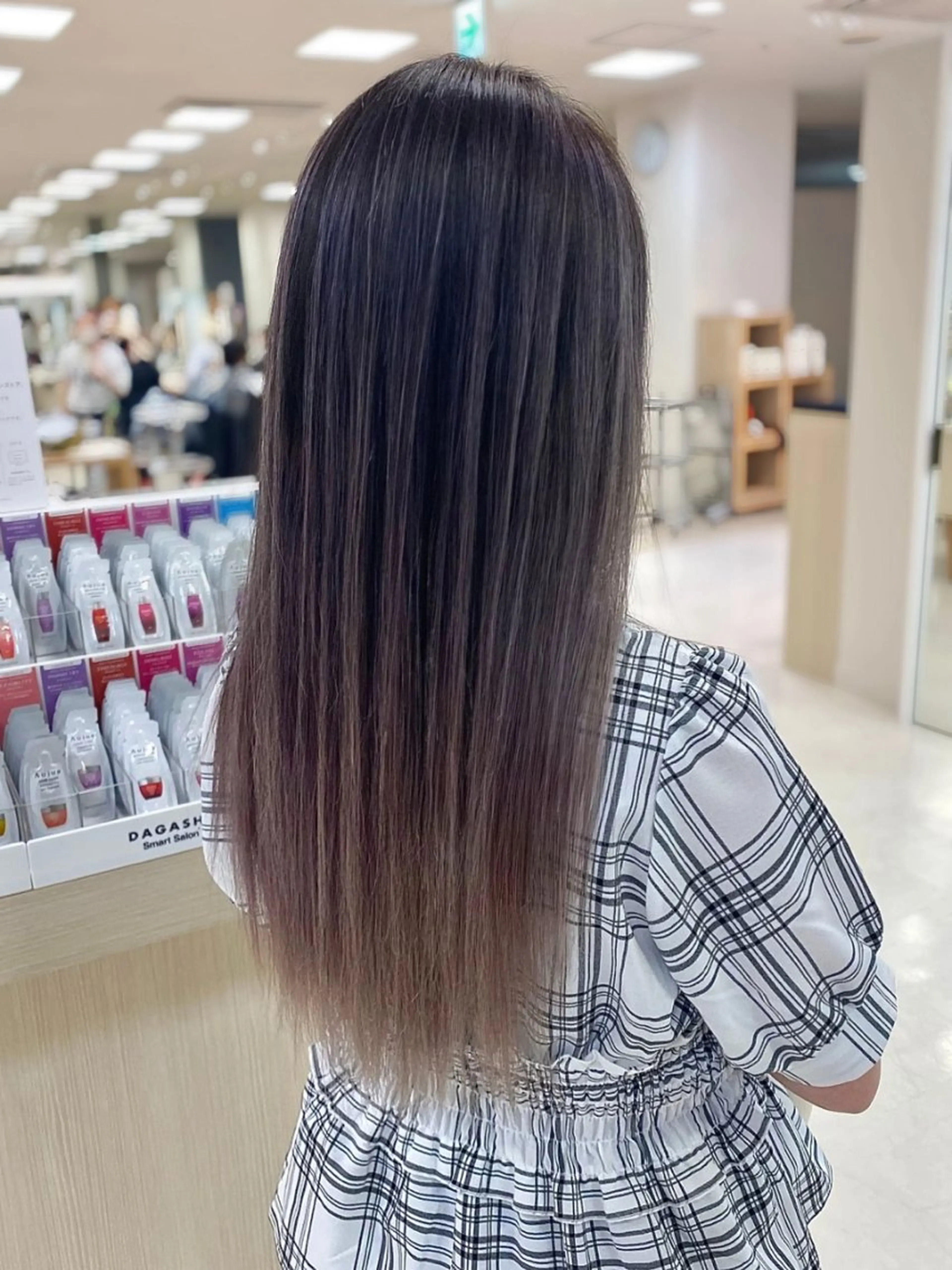 セミロング カラー バレイヤージュ レイヤーカット 銀座メンズNo1🦚 ブリーチ🌿レイヤーのヘアスタイル