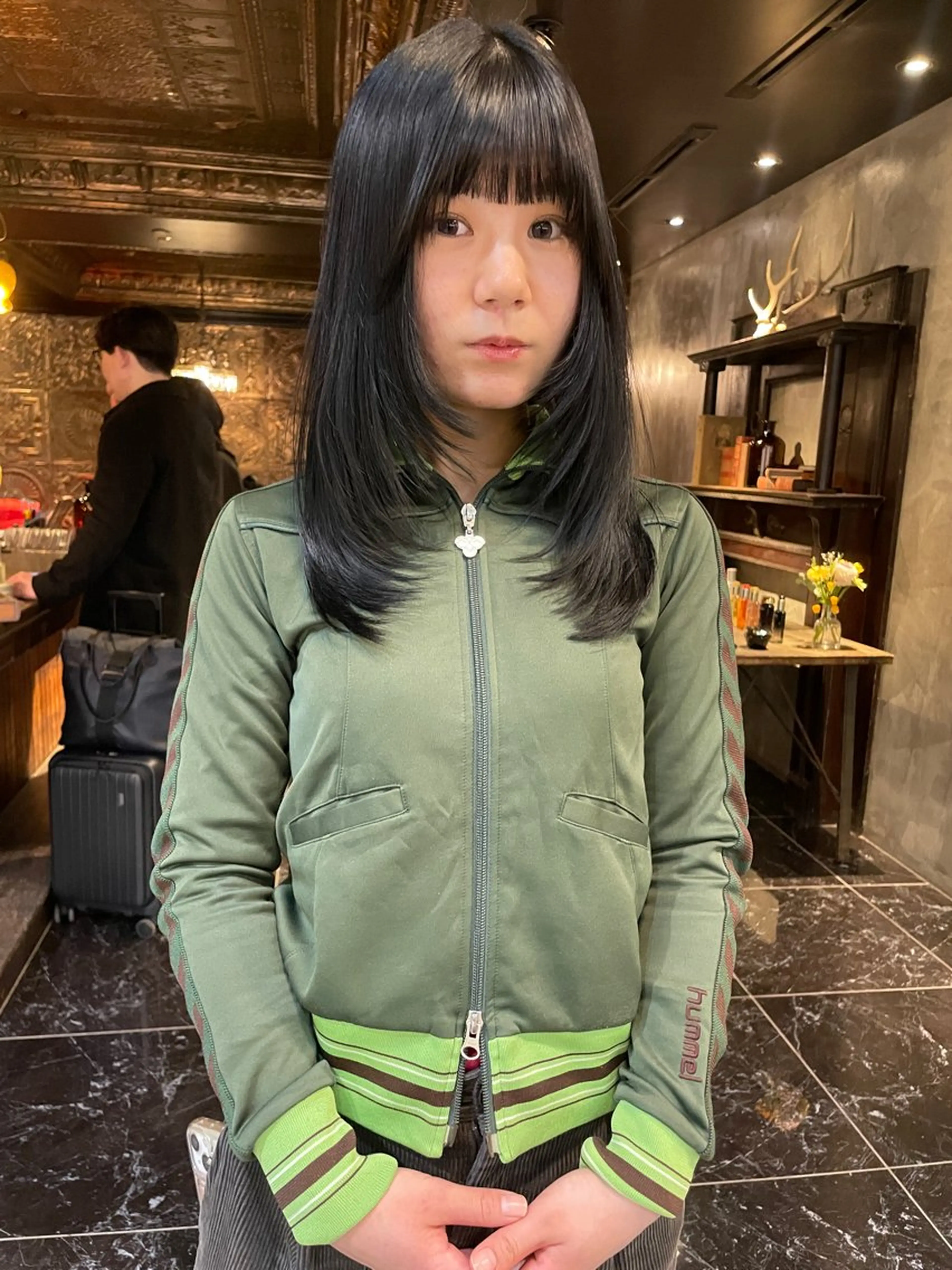 ミディアム カラー カット ヘアカラー トリートメント レイヤー/ 透明感カラー/マドカのヘアスタイル