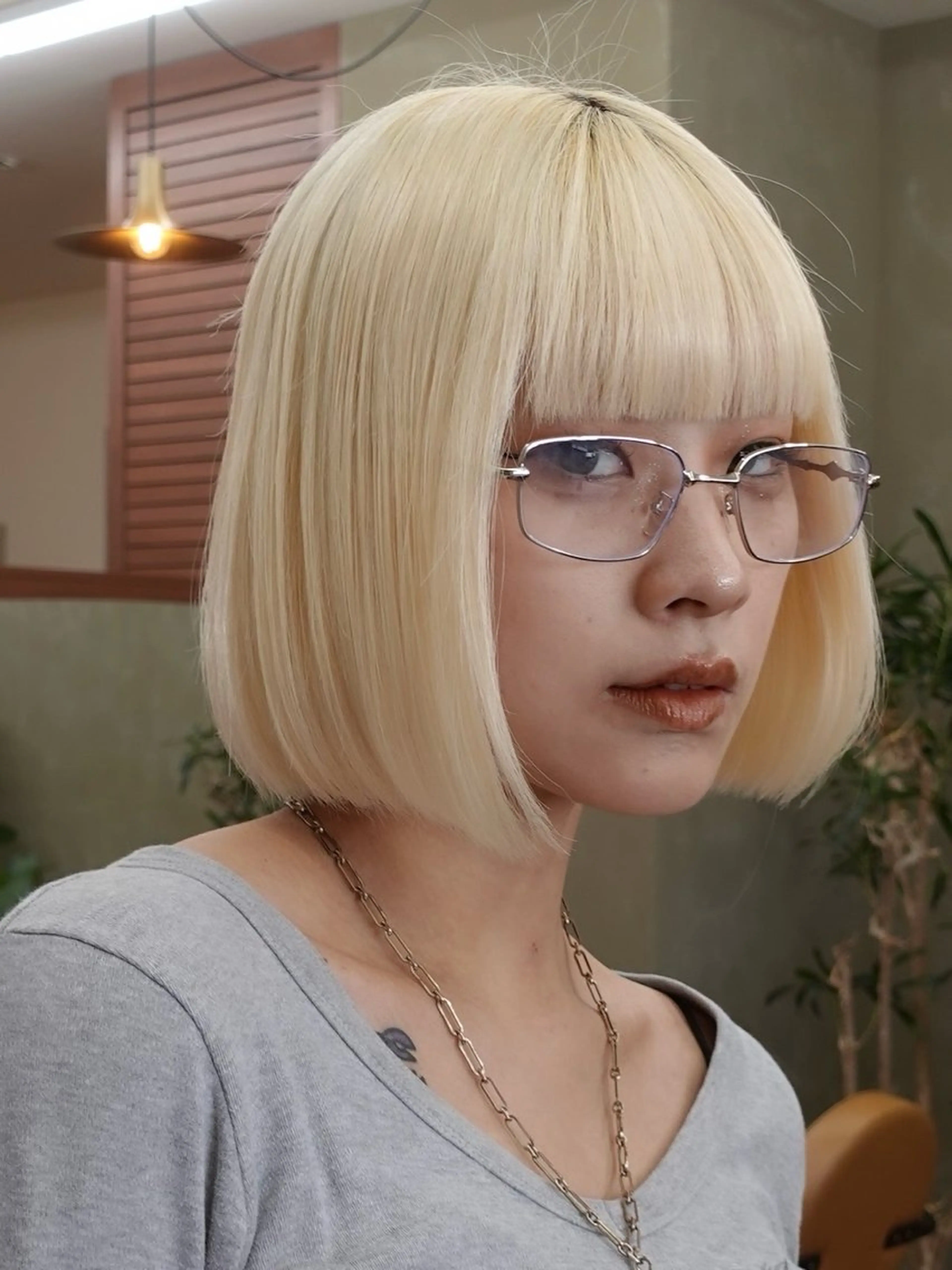ミディアム カラー ブリーチ ケアブリーチ ダブルカラー ハイトーンカラー ボブ カット ヘアカラー トリートメント ニュアンスレイヤー ハイトーンカラーのヘアスタイル