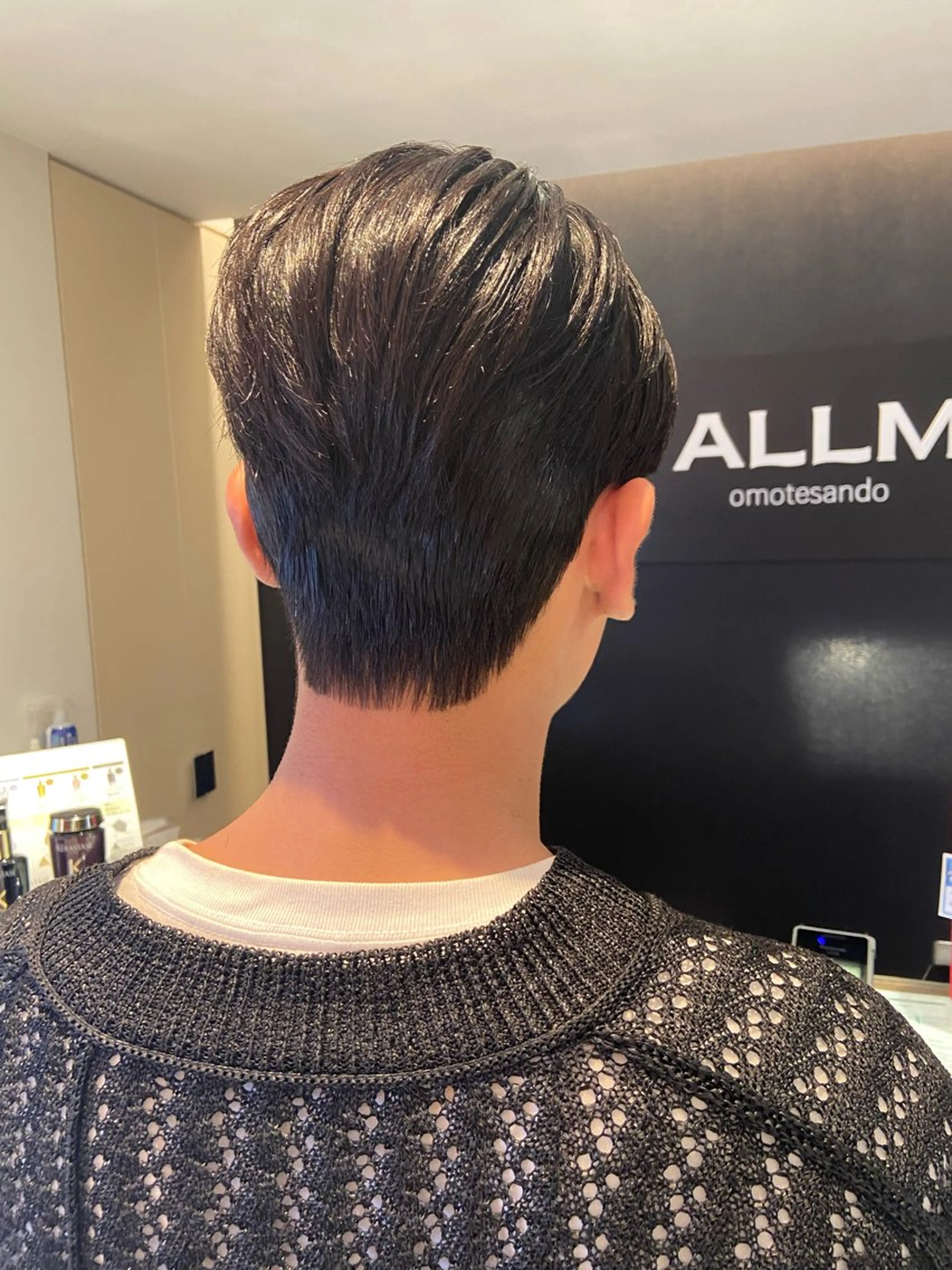 ショート パーマ メンズ センターパート コンマヘア ダウンパーマ カルマパーマ メンズ韓国風 YUKI🇰🇷 カルマ／ダウンパーマのヘアスタイル