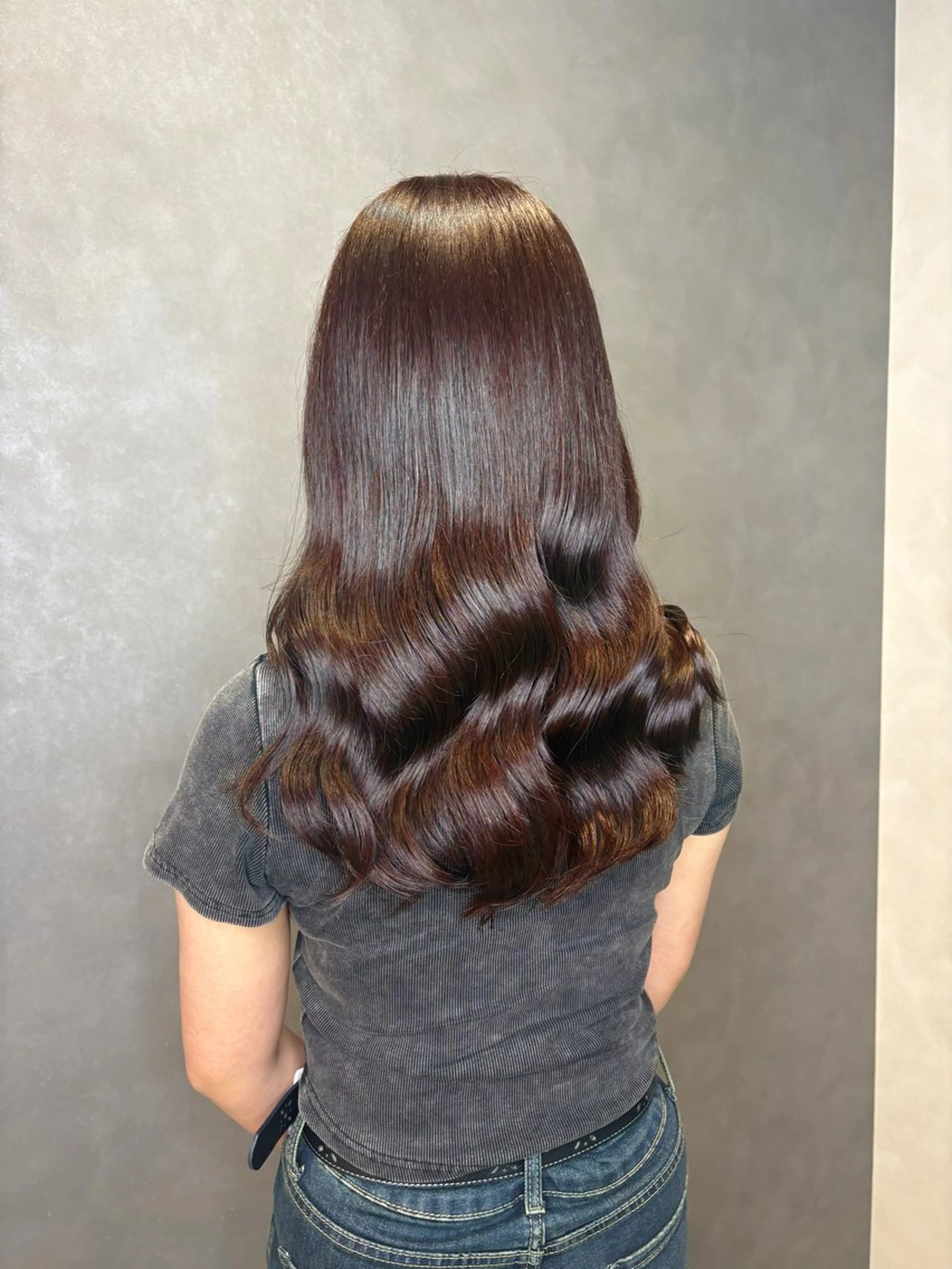 ロング ヘアカラー 大西 ひなたのヘアスタイル